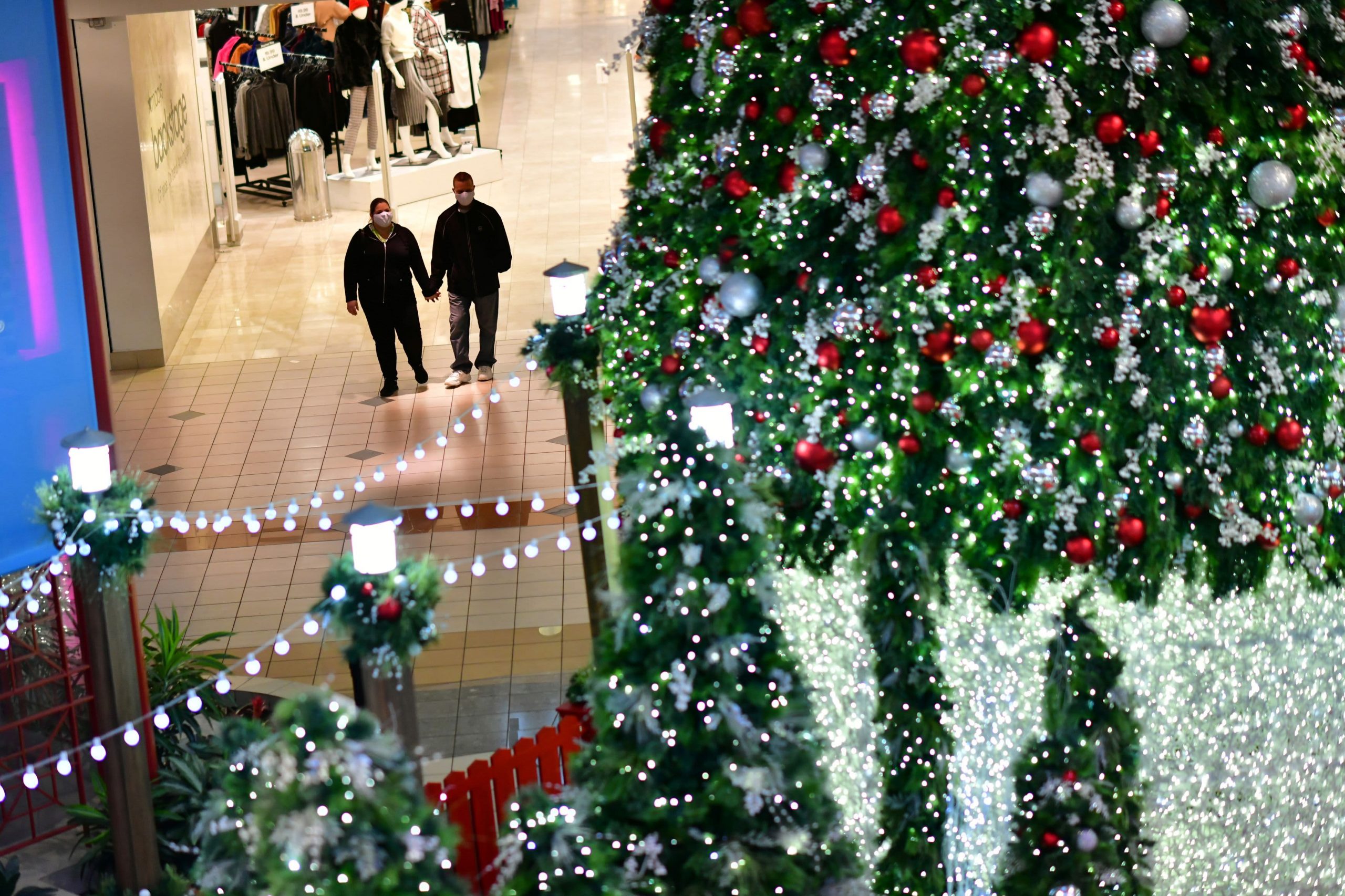 Many Americans plan to spend less this holiday season as Covid lingers