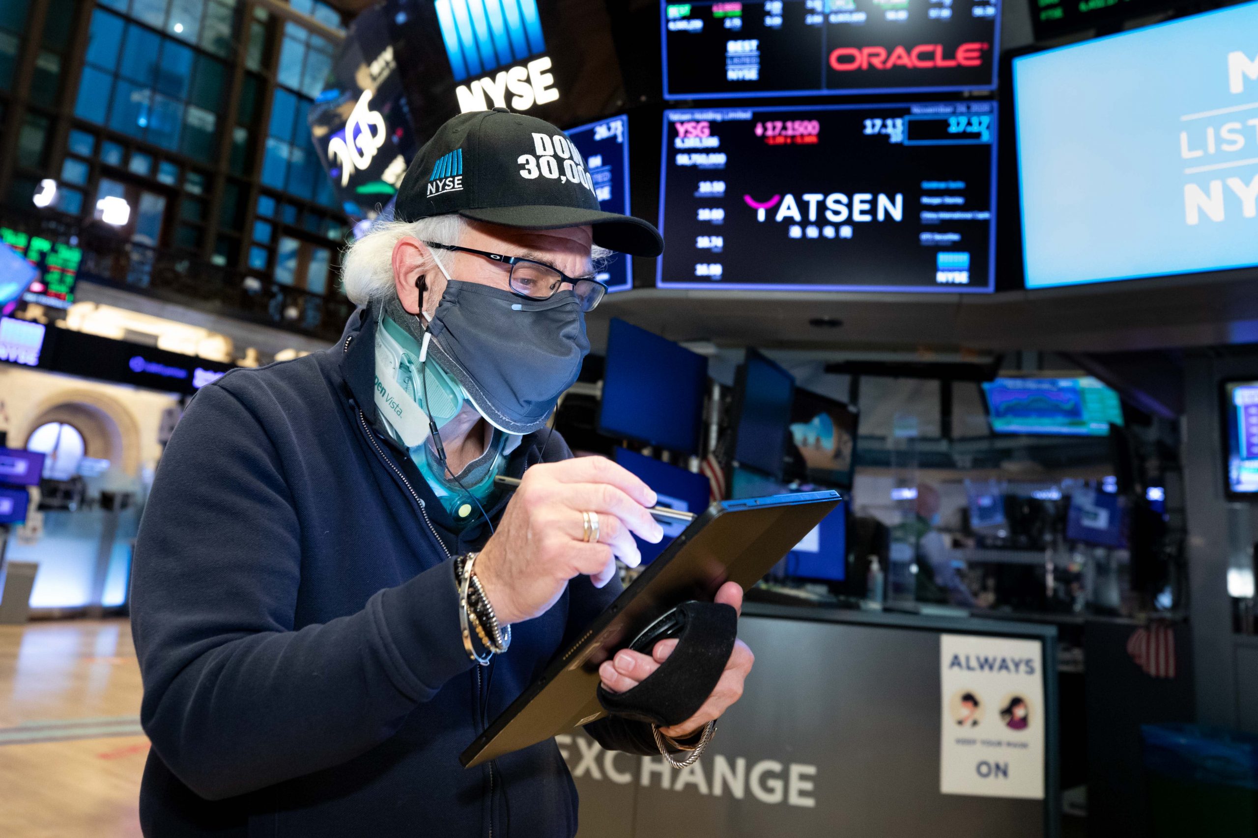 Inventory futures stay unchanged after the markets hit document highs. The S&P 500 exceeds 3,700 1 Stock futures remain unchanged after the markets hit record highs. The S&P 500 exceeds 3,700