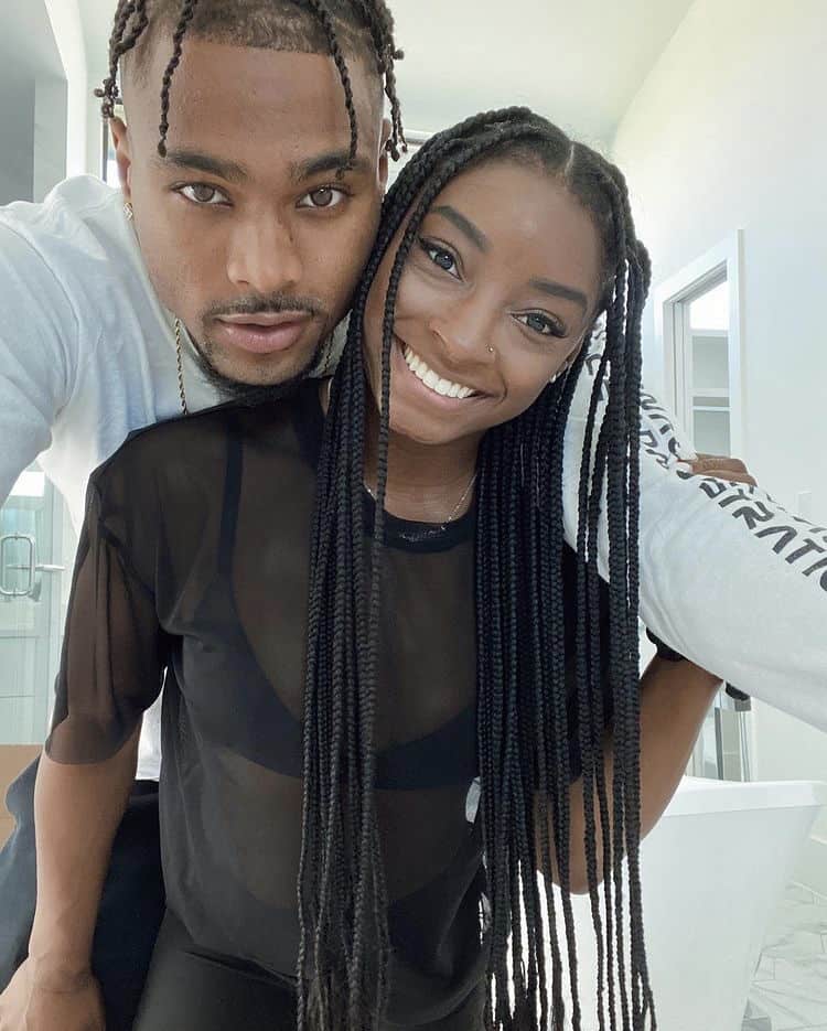 Simone Biles shows the ladies how to treat her husband after giving a new PS5 to her boyfriend Jonathan Owens