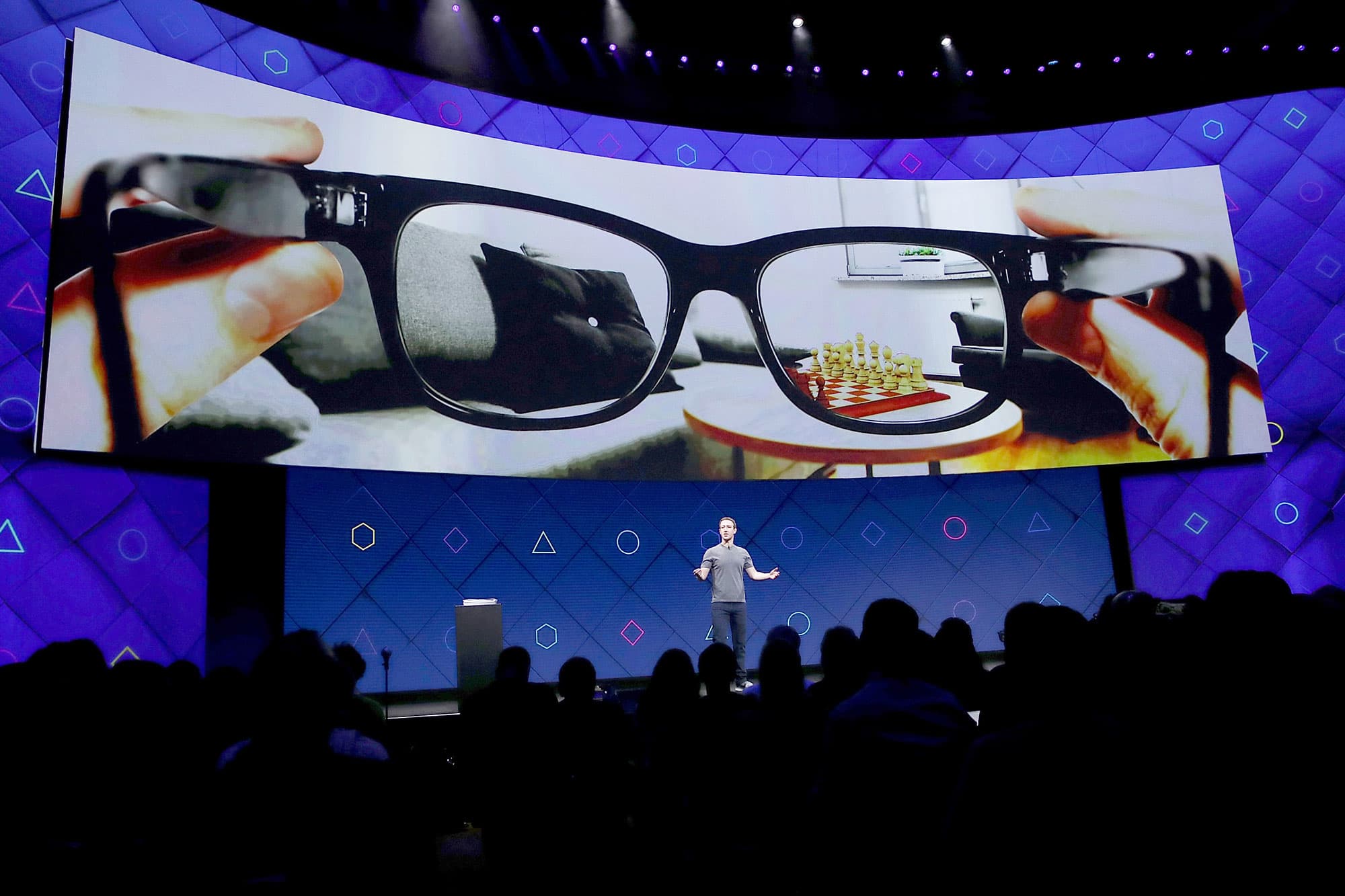 Why Experts Don't Expect Smart Glasses To Soar In 2021