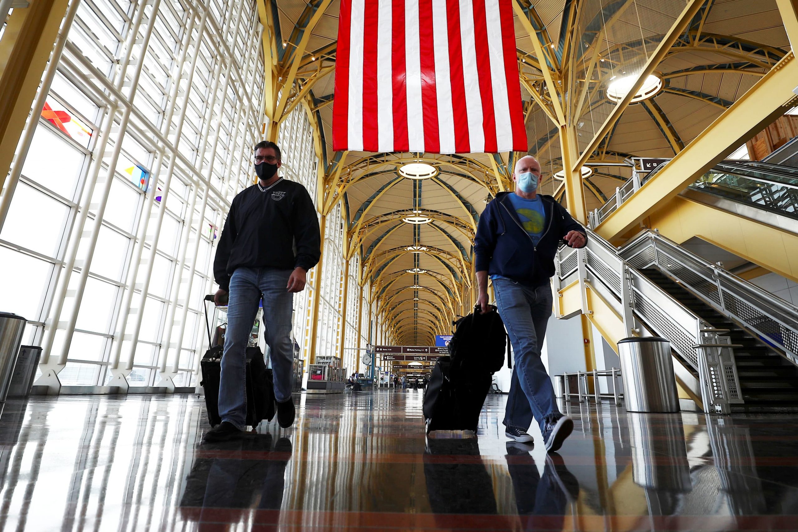 The House Democrats urge the FAA to take action against unruly travelers