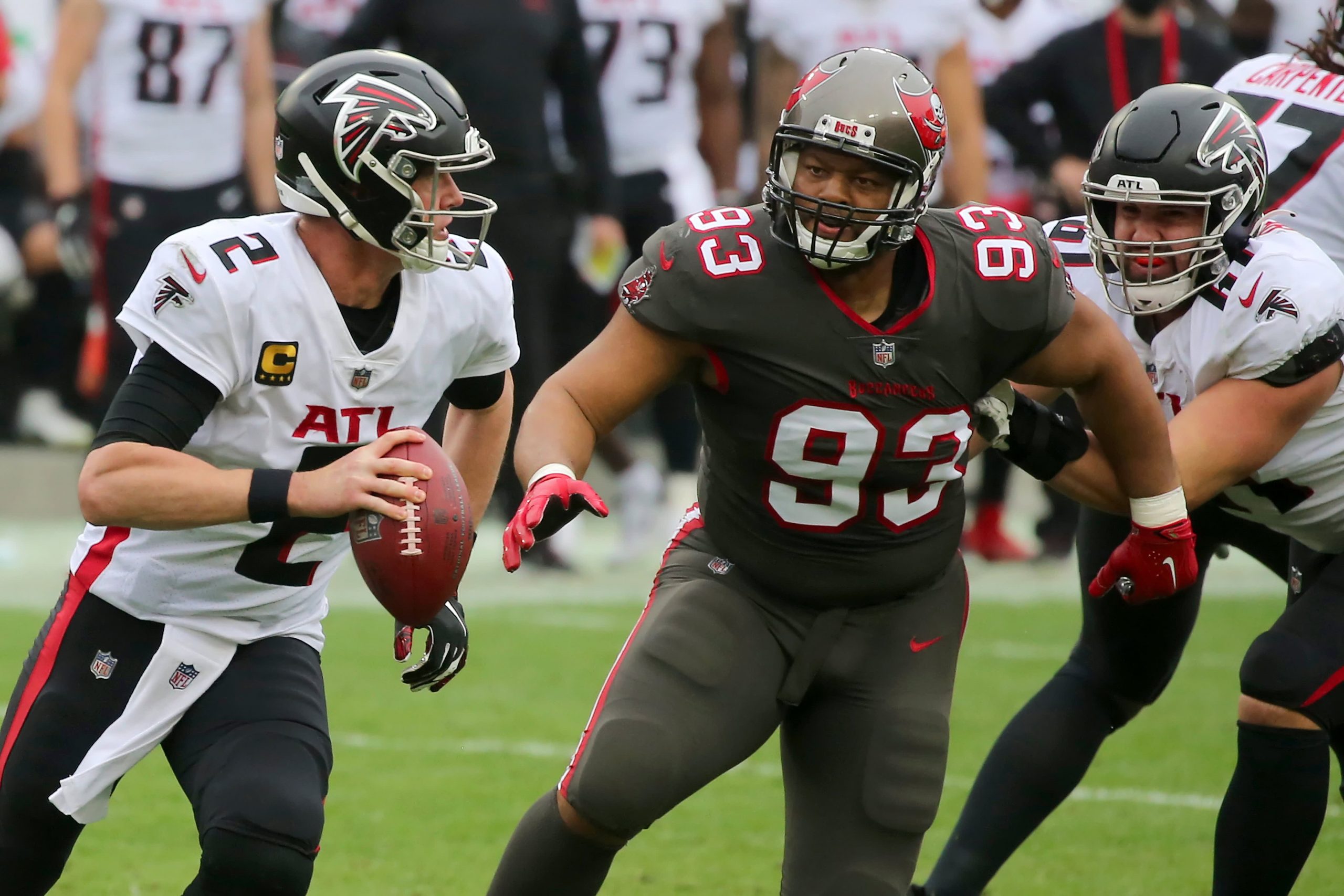 Ndamukong Suh of NFL Buccaneers following Warren Buffett's advice