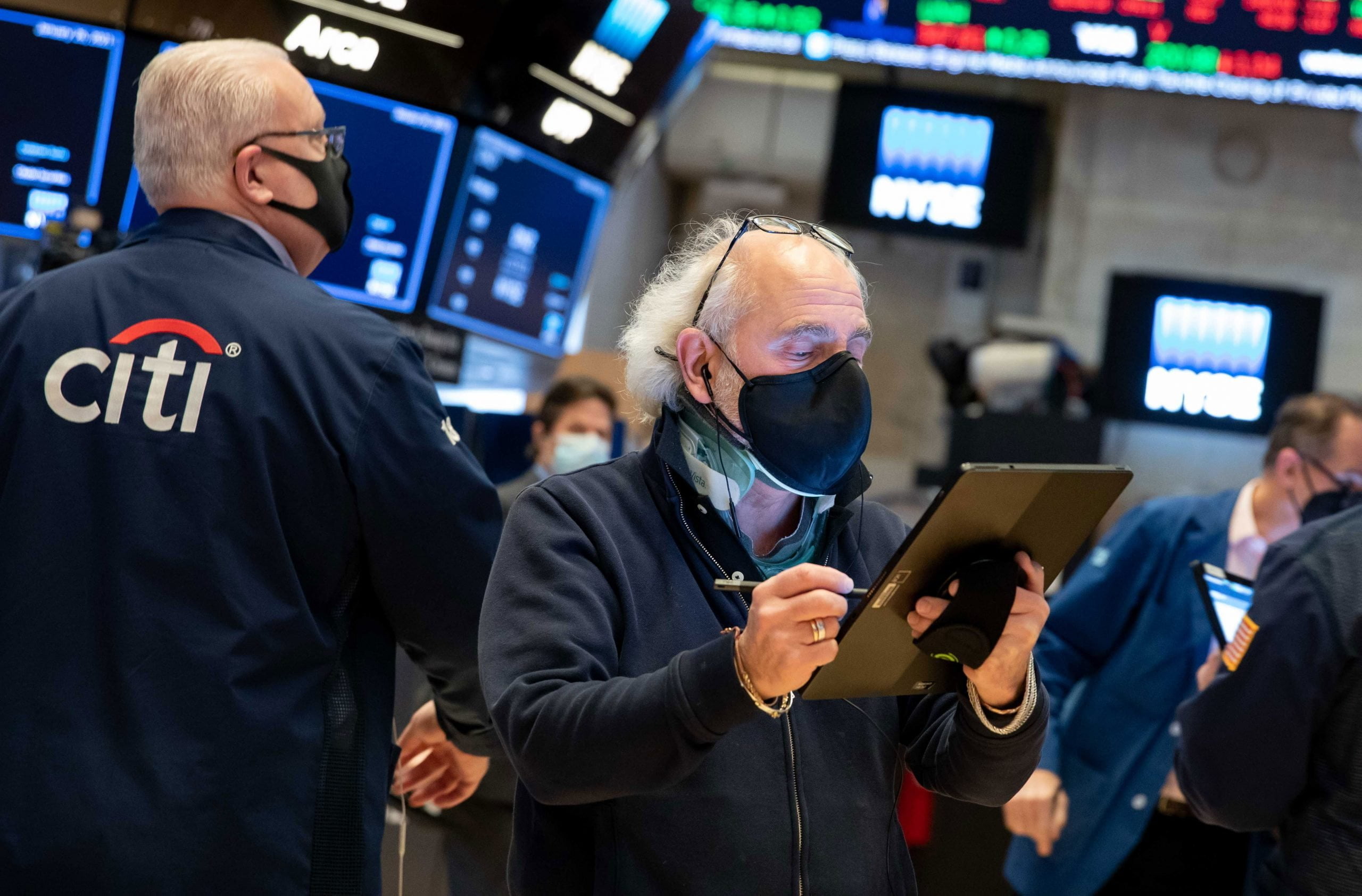 Stock futures tumble after a sharp sell-off on Wall Street, Apple and Tesla tumble after profit