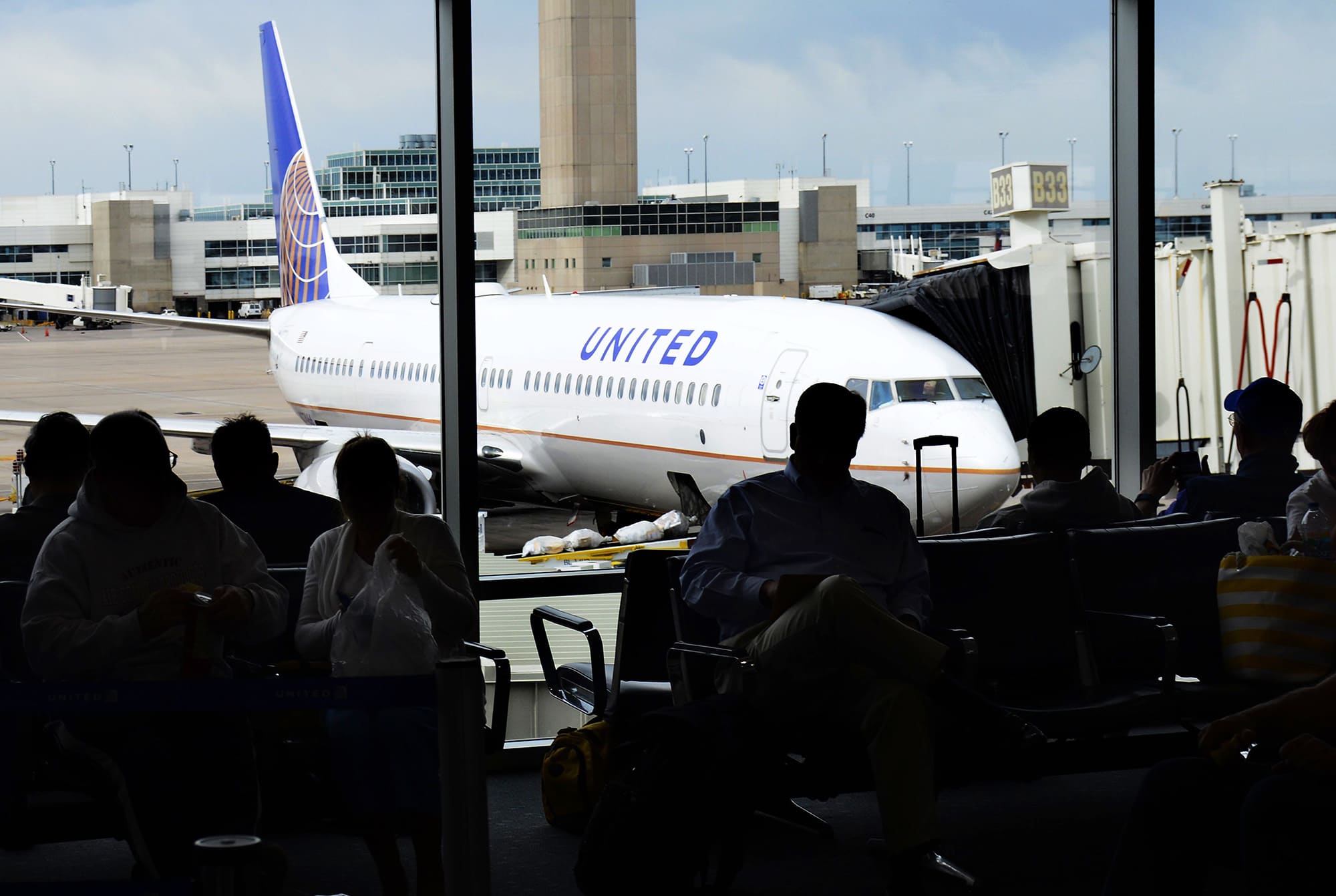 United Airlines offers direct bus connections from Denver to the ski slopes in Colorado