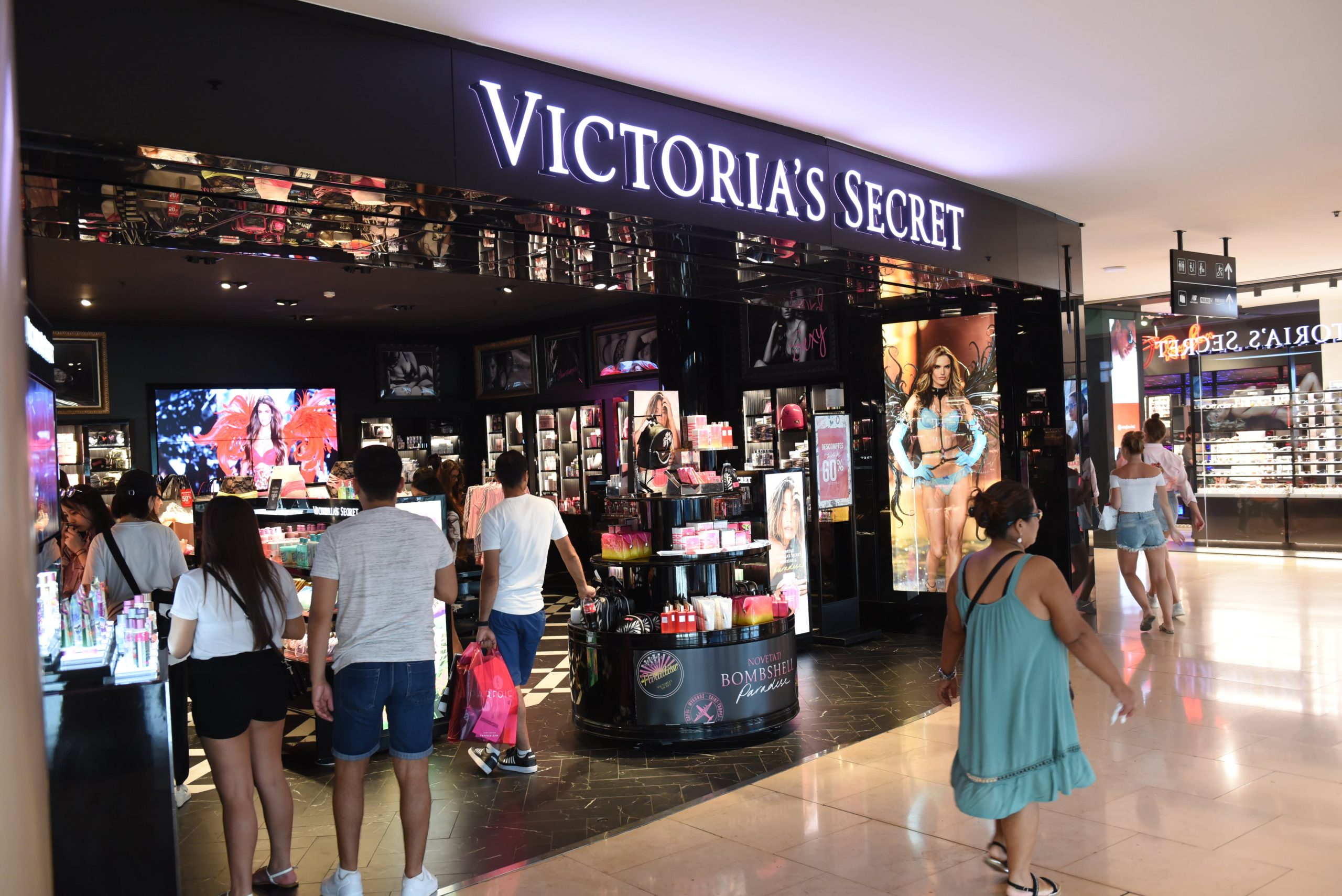 Victoria's secret guardian L Manufacturers raises forecast, says CFO is retiring 5 Victoria's secret parent L Brands raises forecast, says CFO is retiring