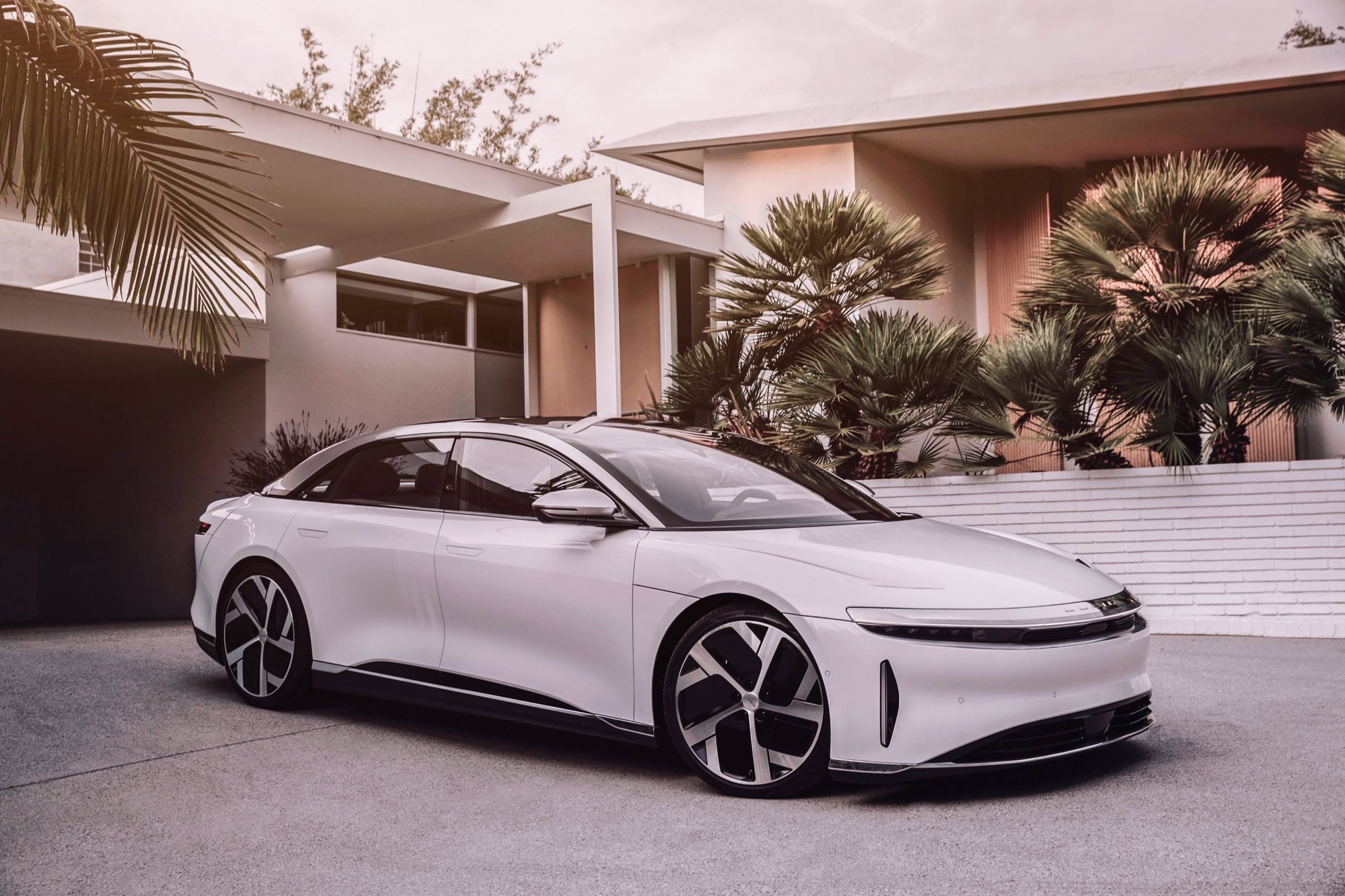 The electric vehicle company Lucid Motors is going public in a blank check merger worth $ 11.8 billion