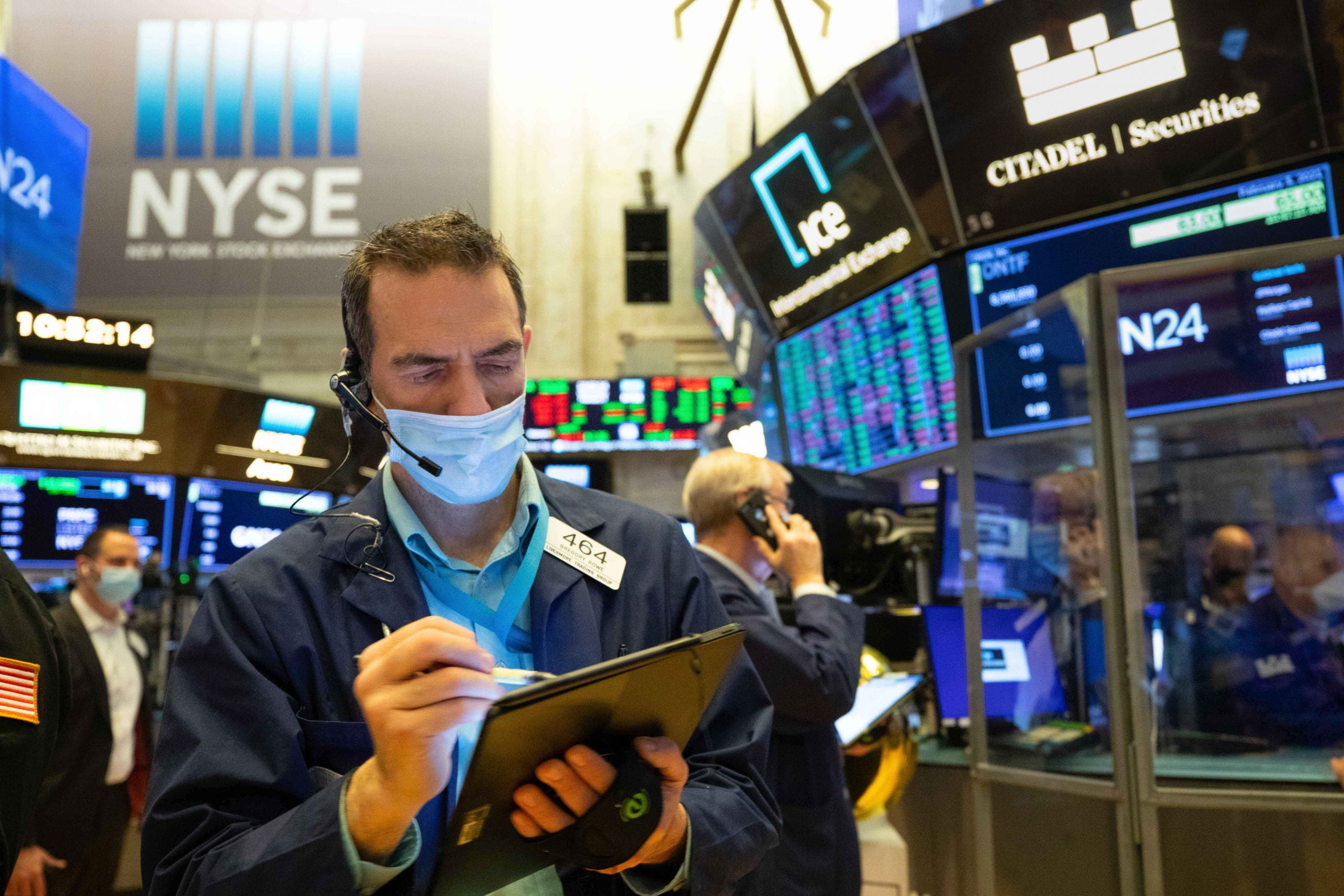 Stocks are flat amid a disappointing job report but on track for their best week since November