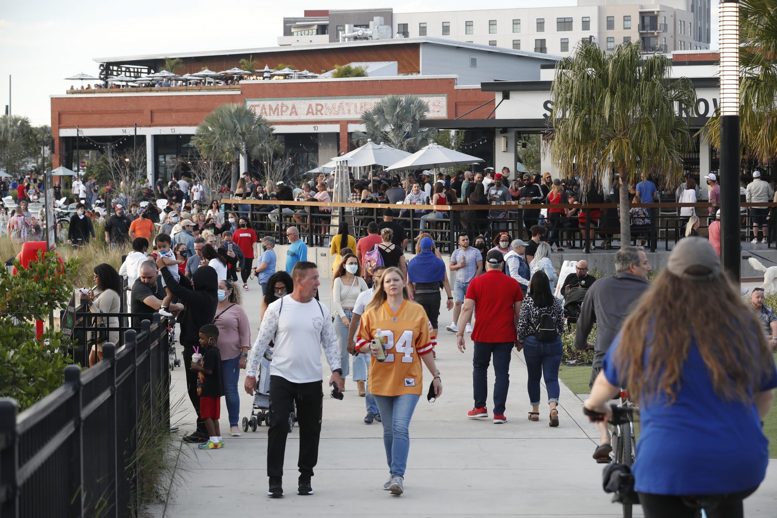 Super Bowl Sunday drives restaurant sales for pizza and chicken wings