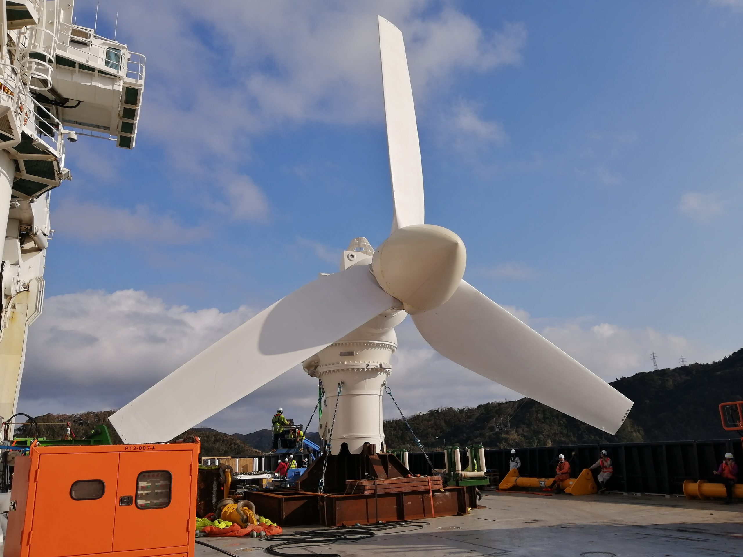 A tidal turbine built in Scotland is now producing electricity in Japan