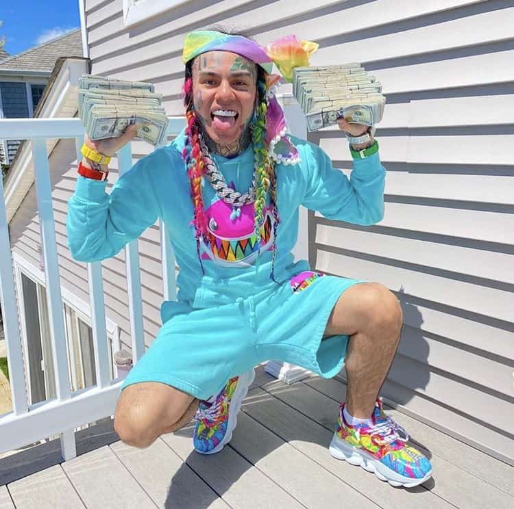 Tekashi 6ix9ine is returning to social media with a new look and previewing new music