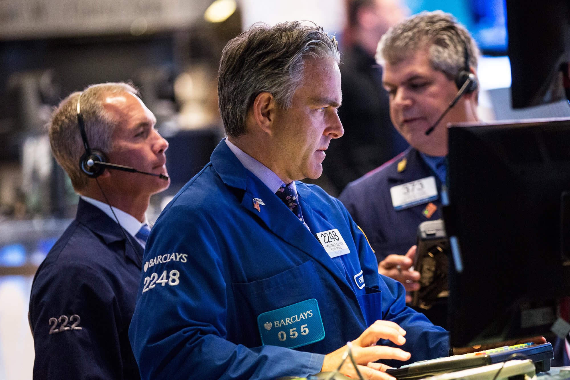 Buffett cut Apple, Baron Tesla: Sale Lessons for the Billionaire Market