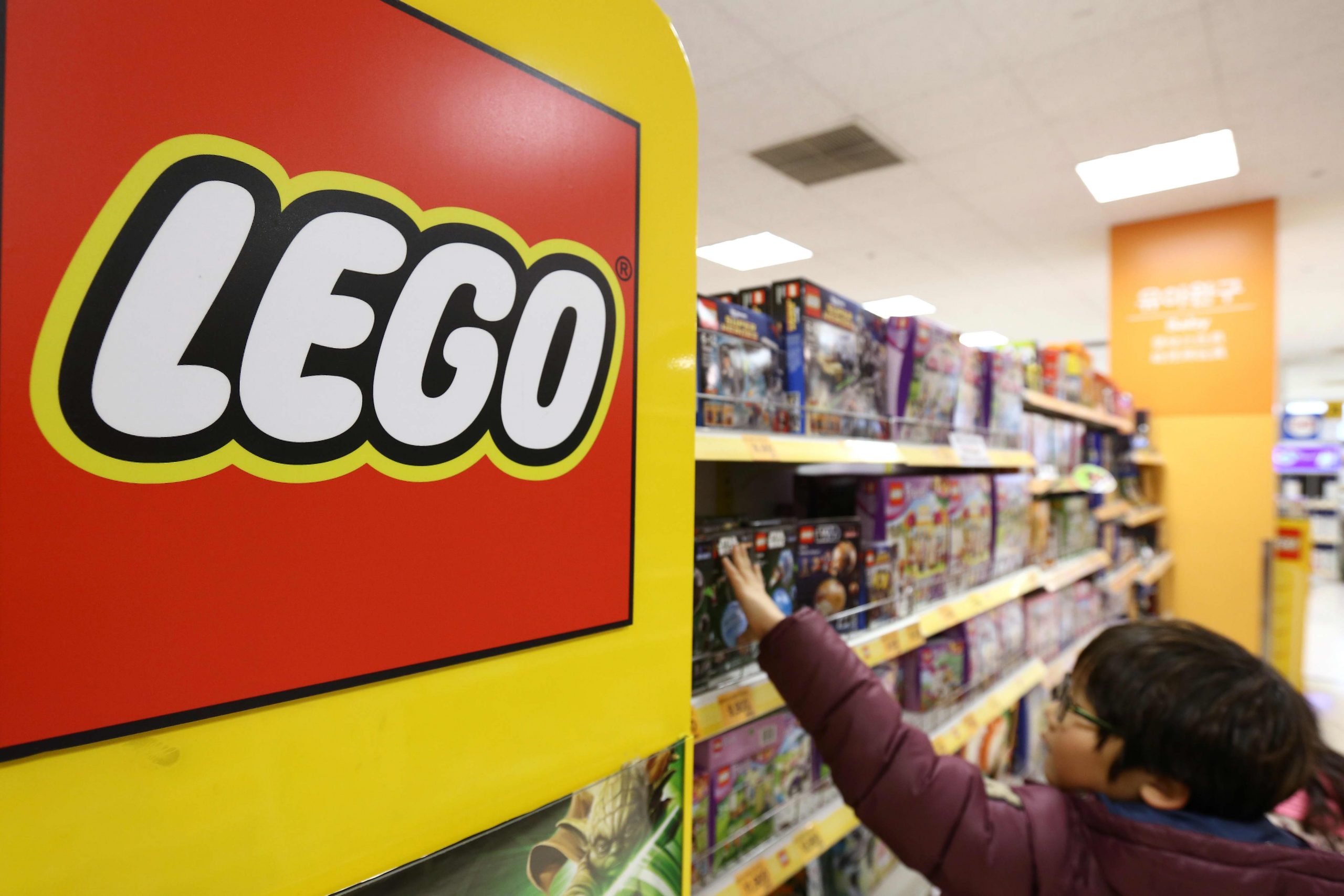 Lego sales rose in 2020 thanks to e-commerce and growth in China