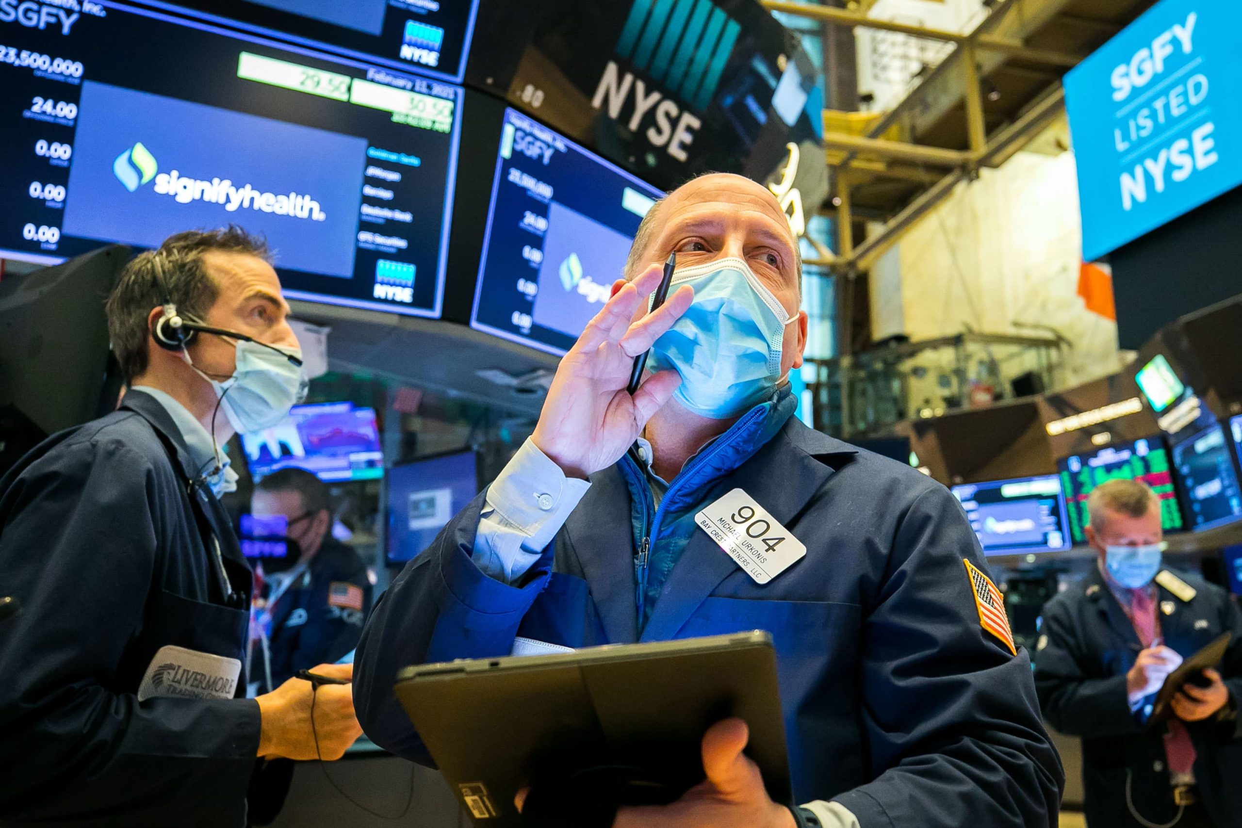 Dow jumps 200 factors after the Fed introduced it might delay price hikes till 2023 1 Dow jumps 200 points after the Fed announced it would delay rate hikes until 2023