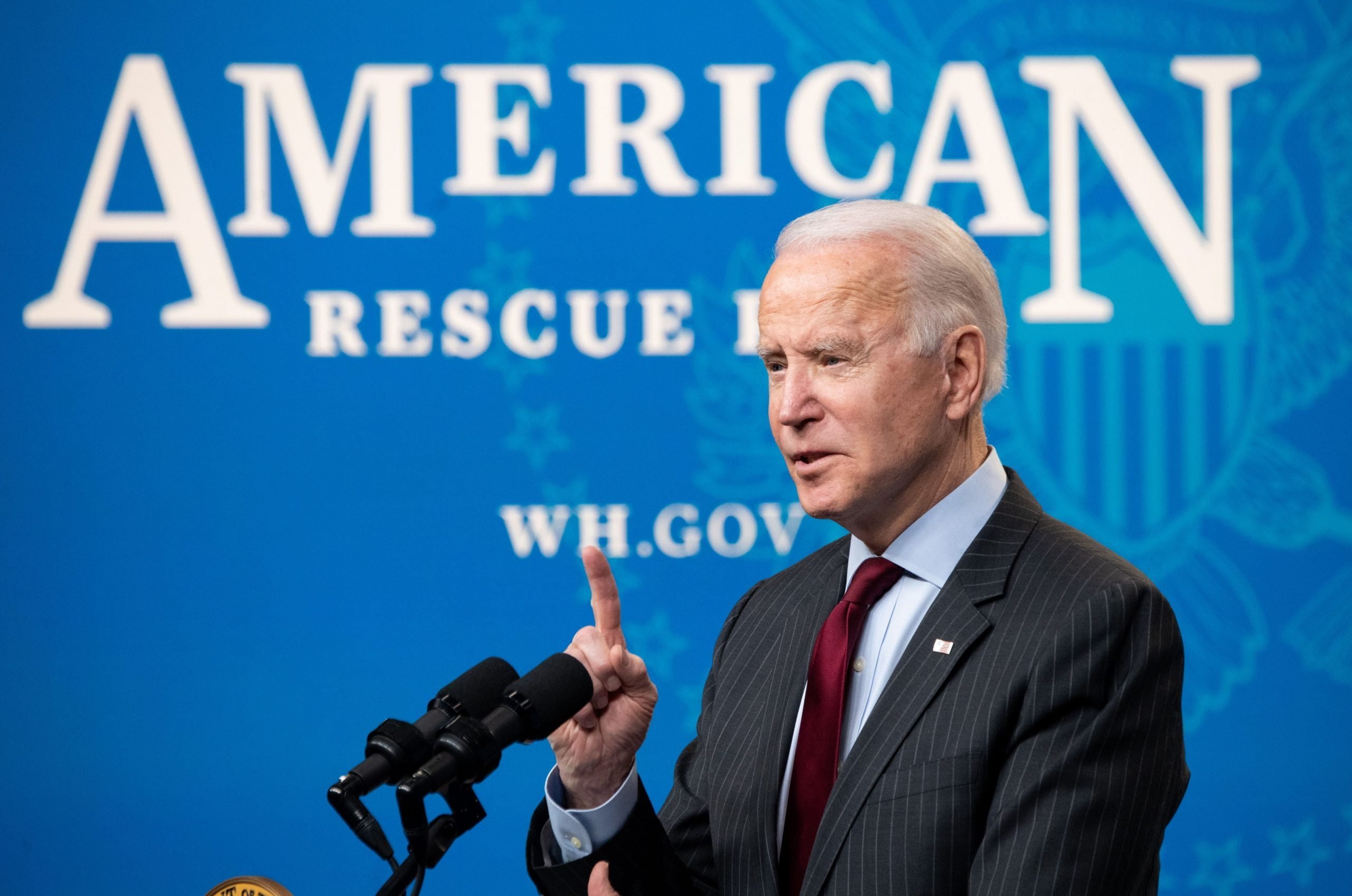 Biden supports a lower income limit for checks