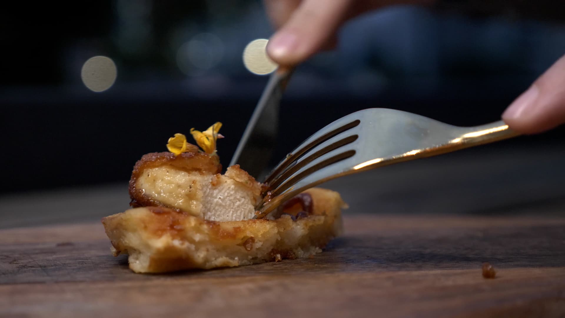 Good Meat sells laboratory-raised chicken in a world first