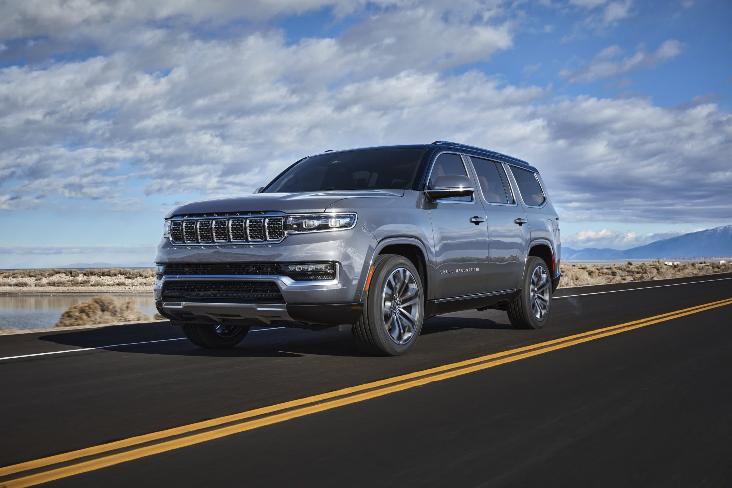 Jeep reveals long-awaited Grand Wagoneer SUV valued at over $ 111,000