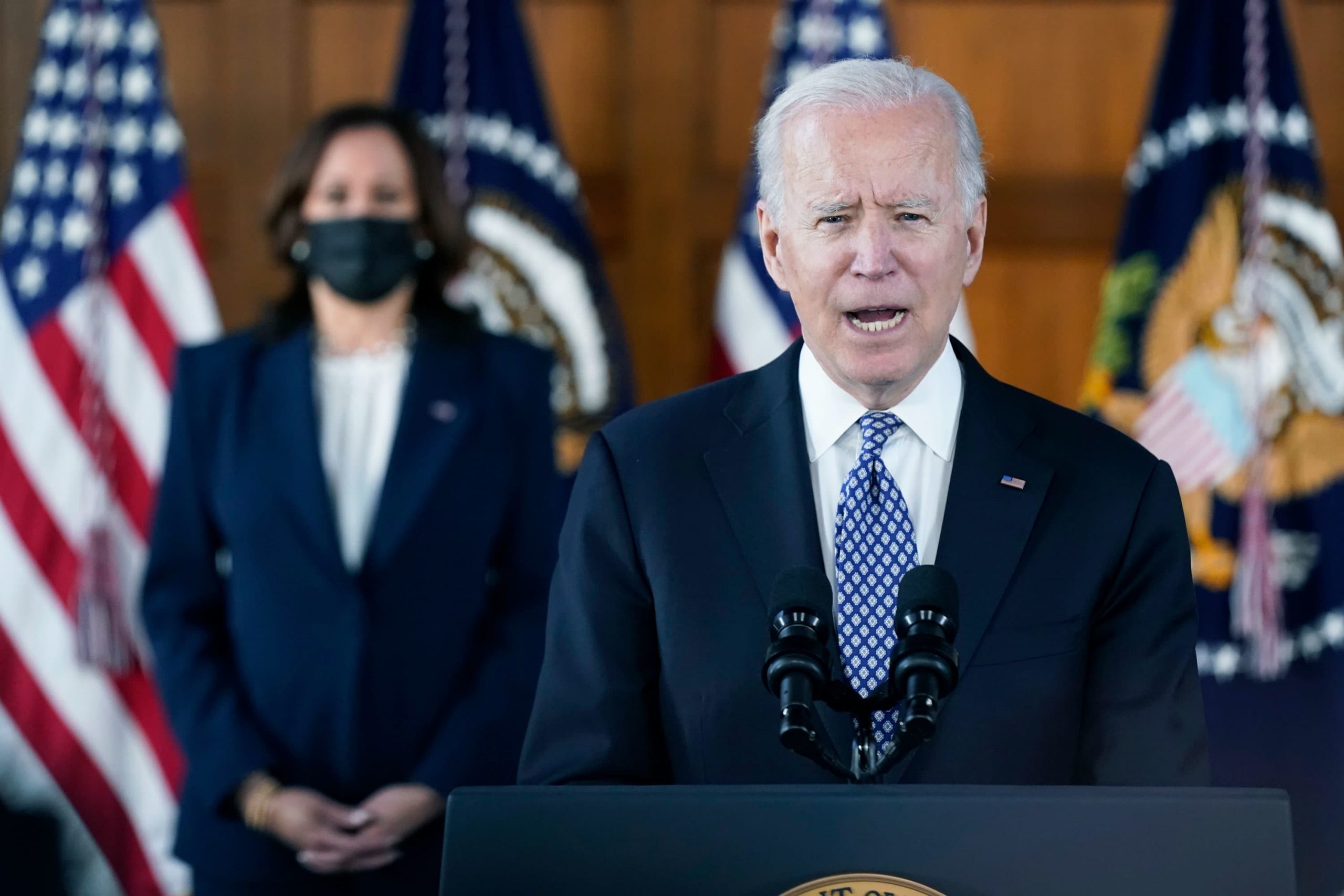 Biden calls on the US to unite against hatred of Asian Americans