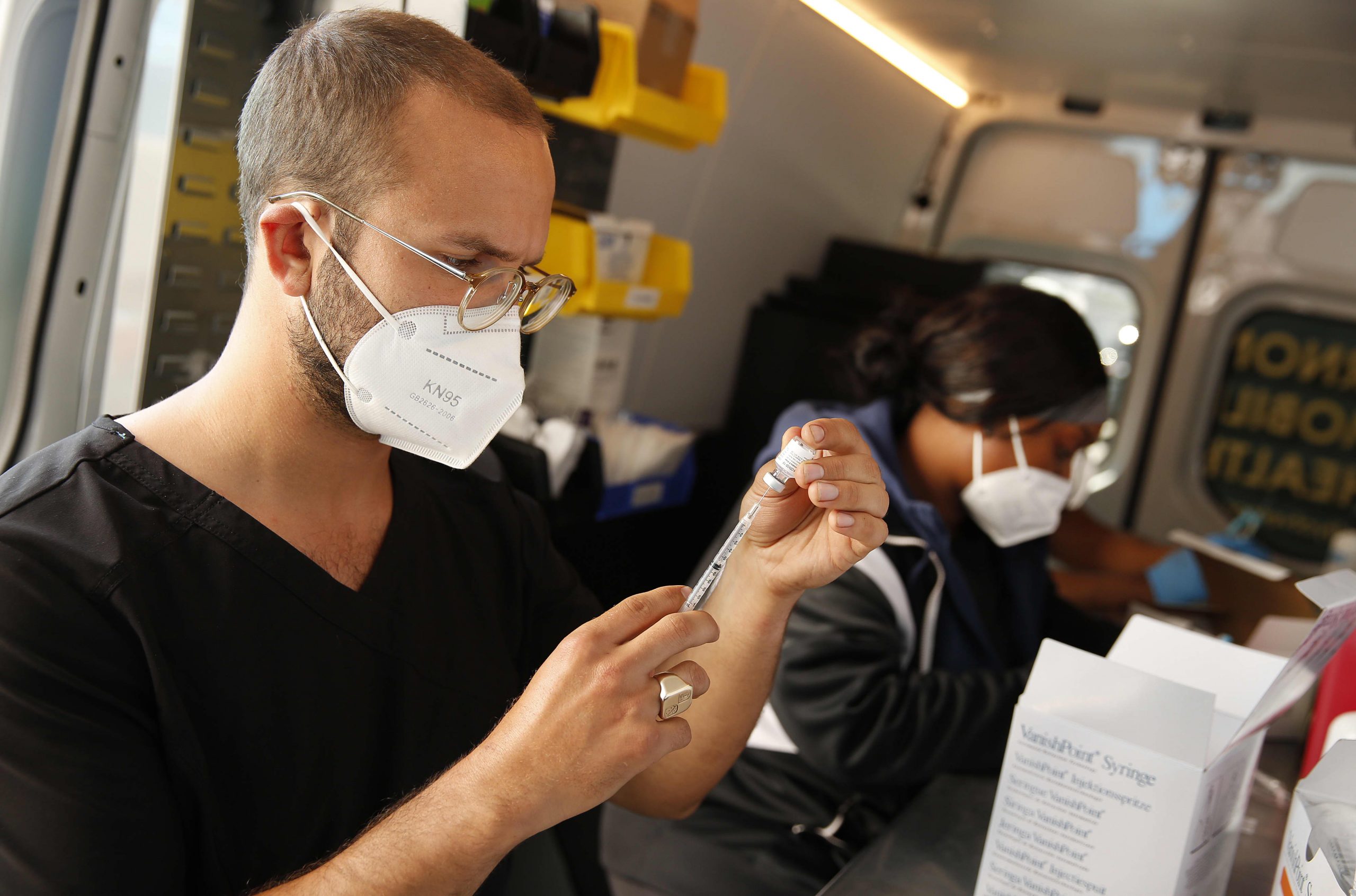 Every day US information on April fifth 1 Covid cases are increasing, hospital stays have reached a plateau despite increasing vaccinations