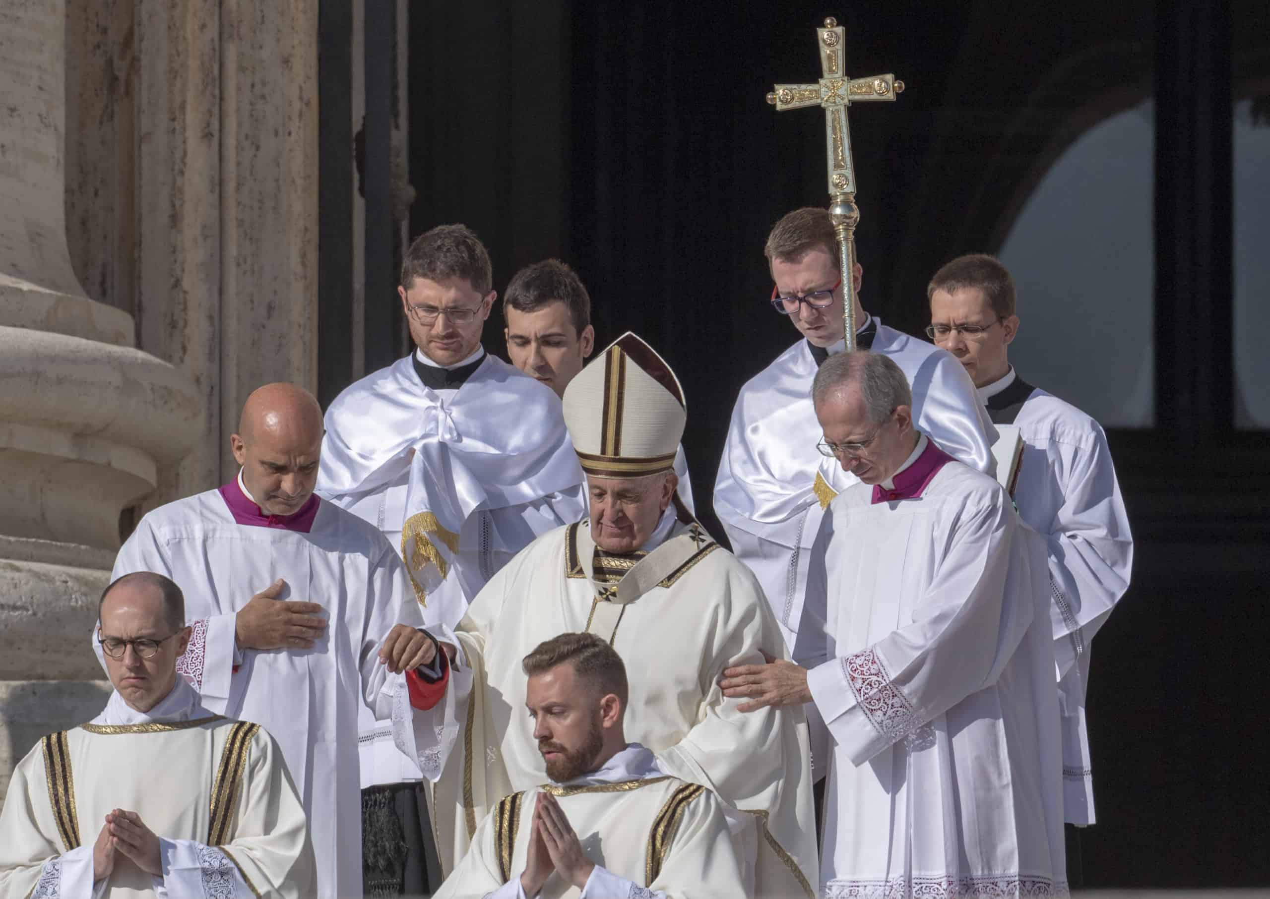 The Vatican declares that it will not bless same-sex unions: "God cannot bless sin"