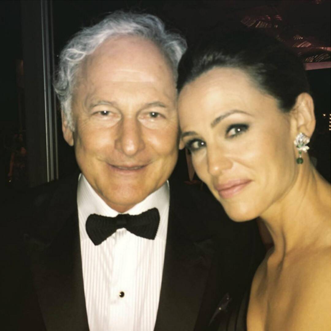 Jennifer Garner provides "Spy Daddy" Victor Garber a birthday name 1 Jennifer Garner gives "Spy Daddy" Victor Garber a birthday call