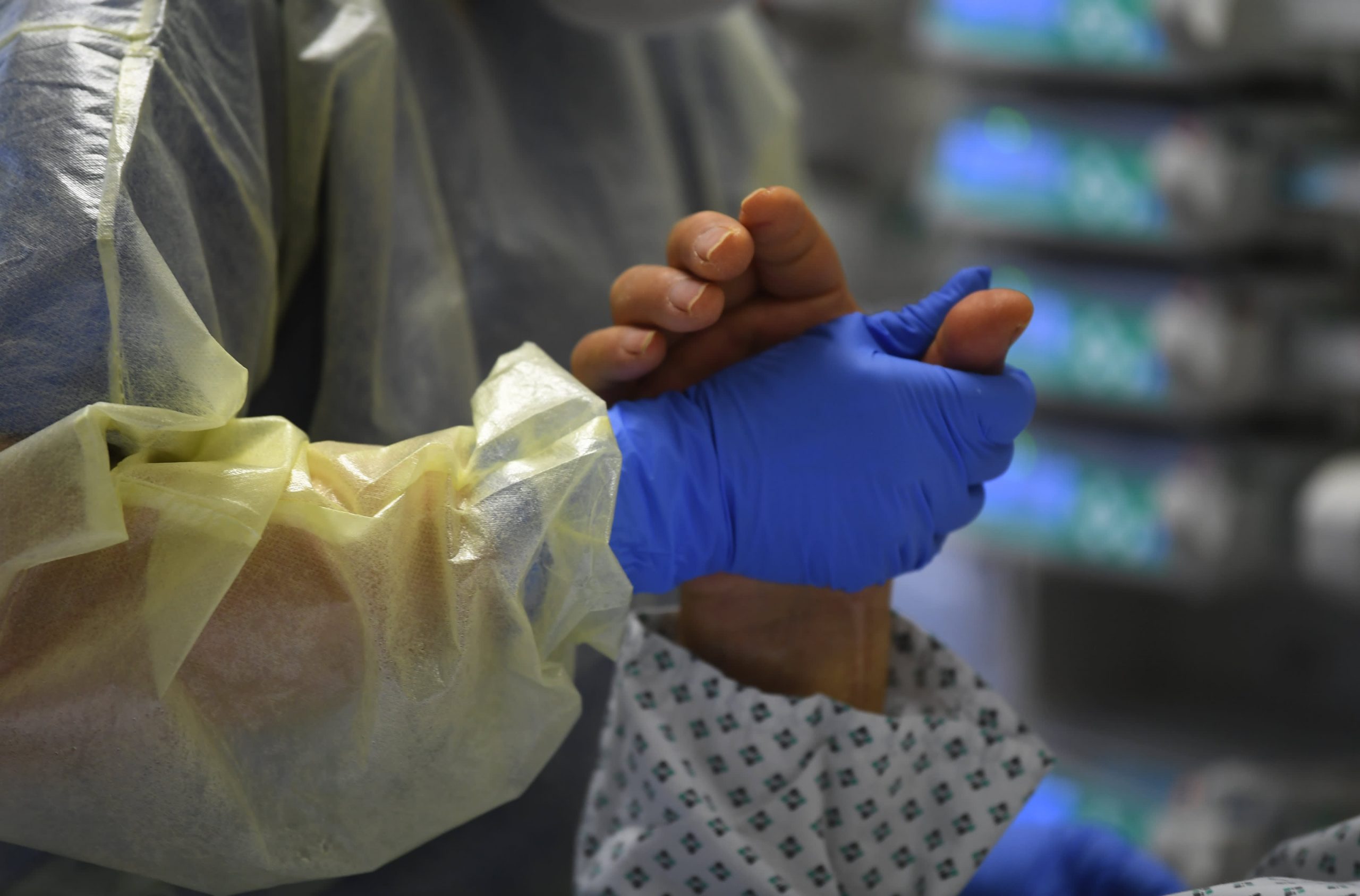 Federal Minister of Well being requires lockdown, is contemplating Russian vaccine 1 Federal Minister of Health calls for lockdown, is considering Russian vaccine