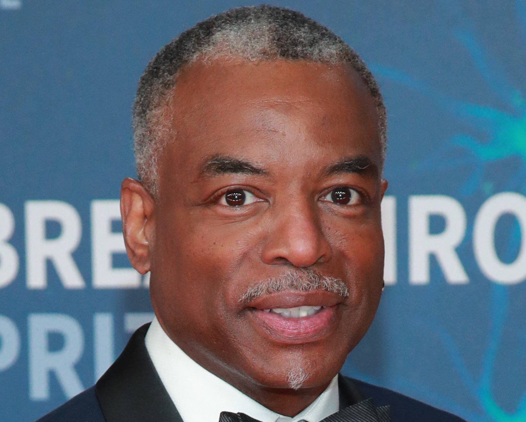 LeVar Burton publicly shares the online petition, Alex Trebek as the permanent host of "Jeopardy!"