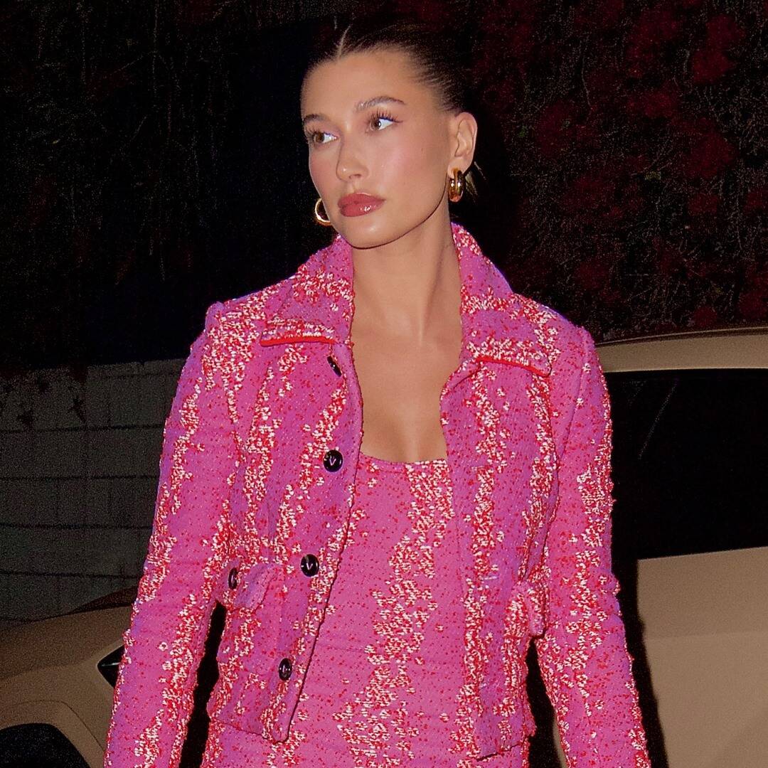Hailey Bieber's stylist breaks up the distinctive manner she chooses an outfit 1 Hailey Bieber's stylist breaks up the unique way she chooses an outfit