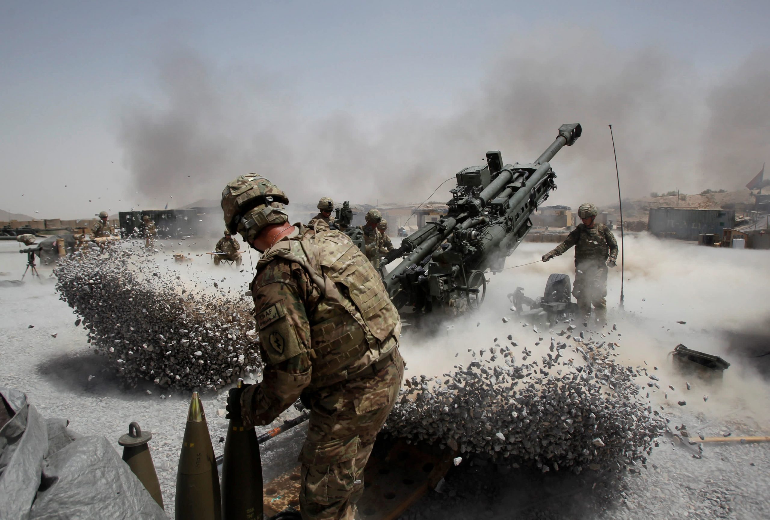 The withdrawal of US troops from Afghanistan could lead to a collapse, says the ex-NATO commander