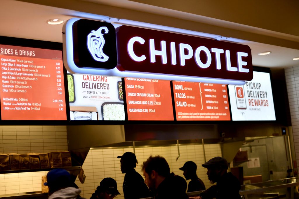 Chipotle Raises Wages, Debuts Referral Bonuses Amid Tense Labor Market - Vimarsana News