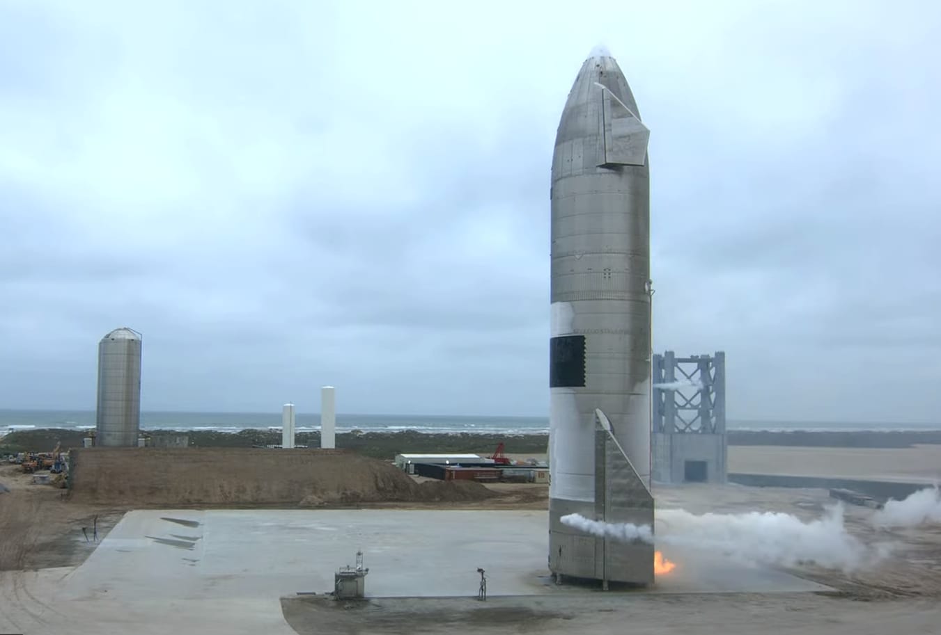 SpaceX lands the SN15 spacecraft rocket after the test flight