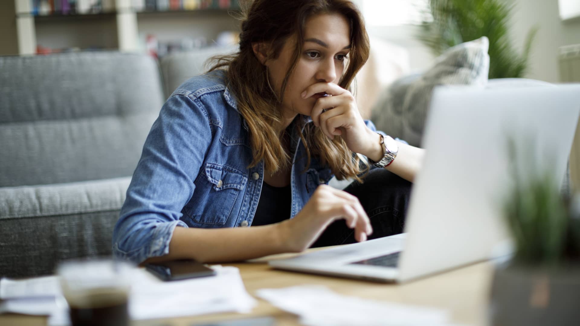 How to conserve cash, cut spending as a business owner in a recession