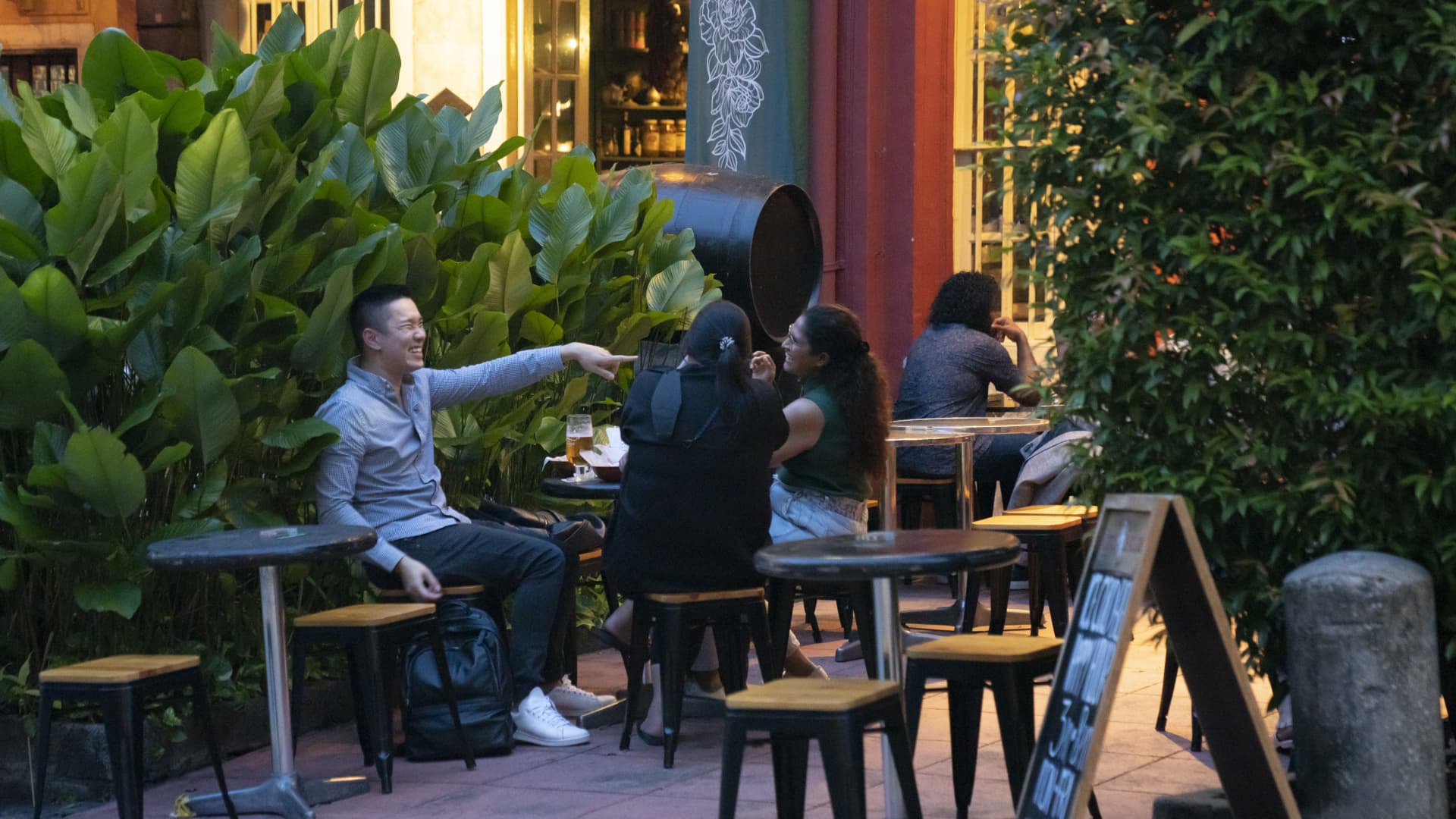 non-fully vaccinated vacationers do not want quarantine from Monday 1 non-fully vaccinated travelers don't need quarantine from Monday