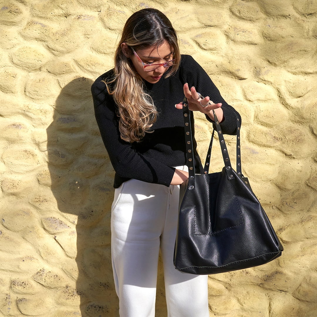 This Purse Organizer With 16,900 5-Star Reviews Is on Sale Now for $13