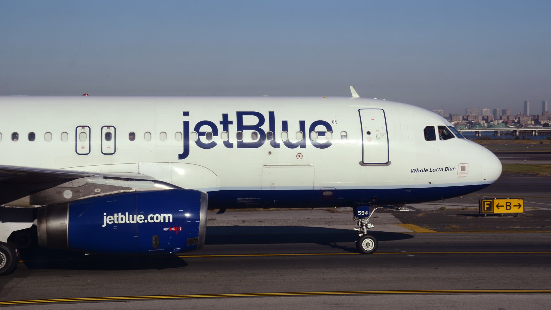 JetBlue Fleet Service employees are seeking a union election