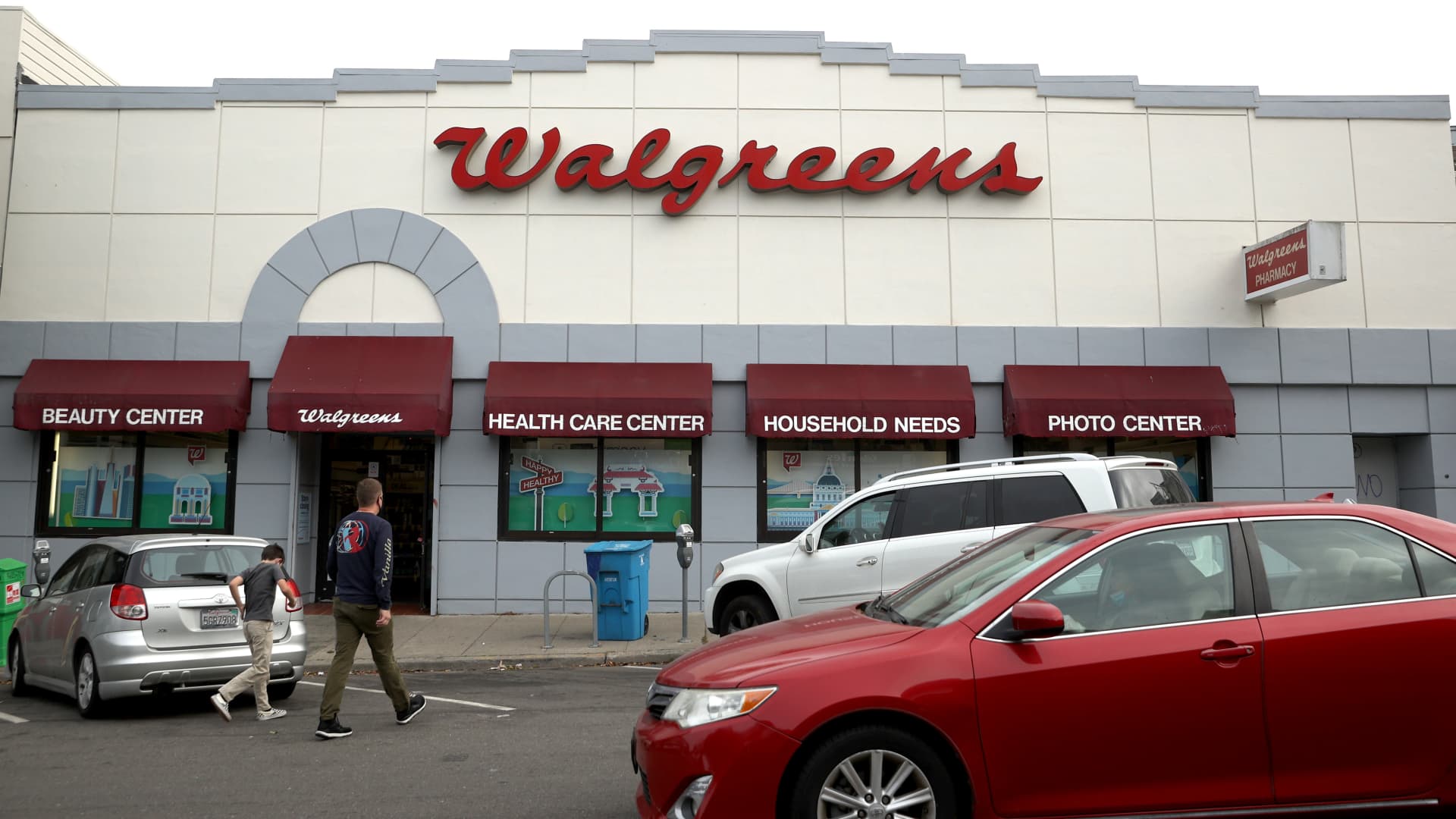 Walgreens, Amazon, Wawa discover success among the many principally unemployed staff 1 Walgreens, Amazon, Wawa find success among the mostly unemployed workers