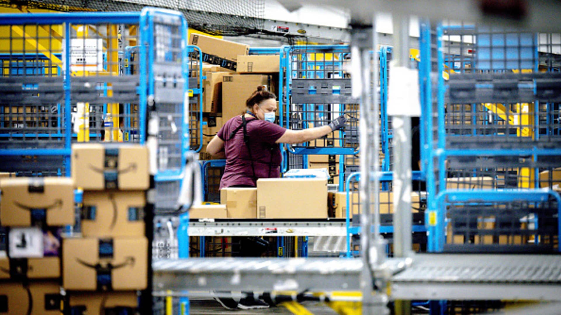 Amazon is growing pay for warehouse and supply employees 1 Amazon is increasing pay for warehouse and delivery workers