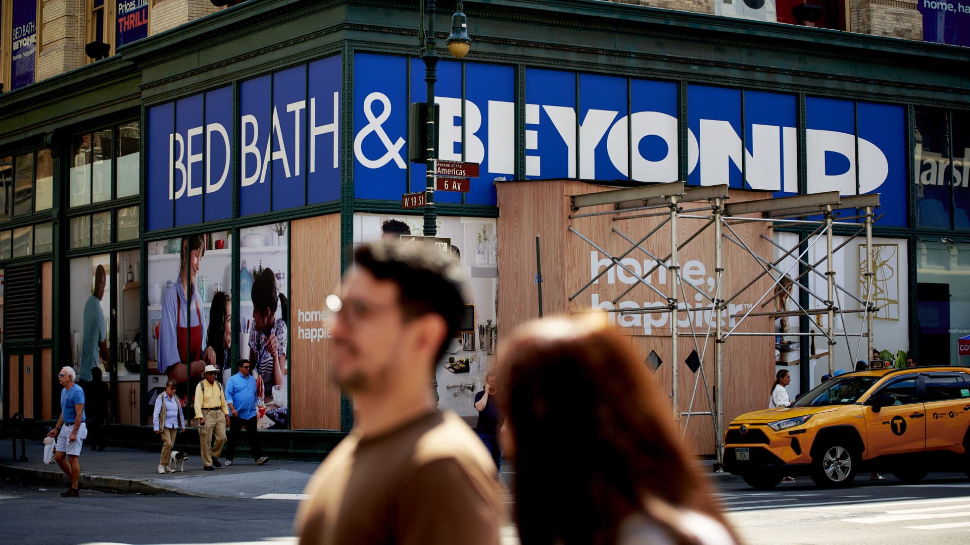 Bed Bath & Beyond CFO Gustavo Arnal died by suicide