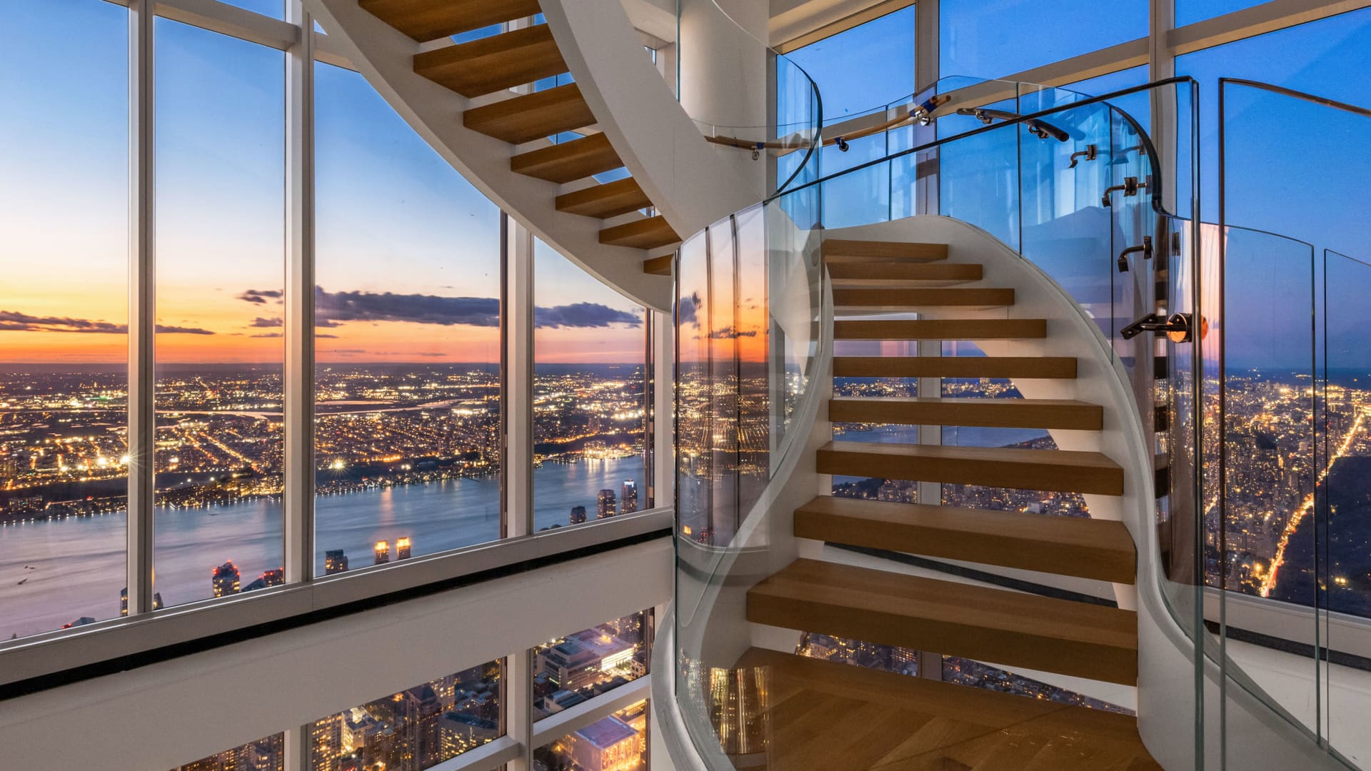 Contained in the $250 million penthouse on Billionaires' Row 1 Inside the $250 million penthouse on Billionaires' Row