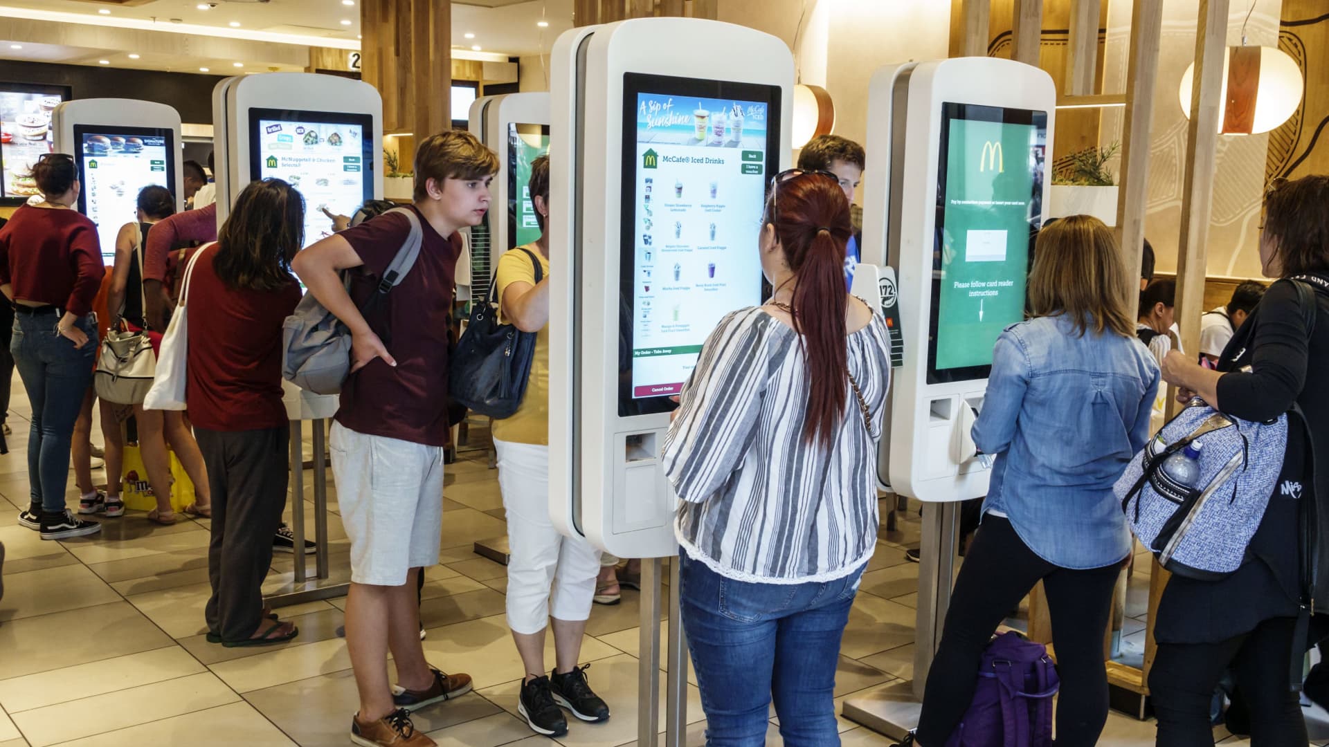 Restaurant chains are investing in robots, bringing change to workers