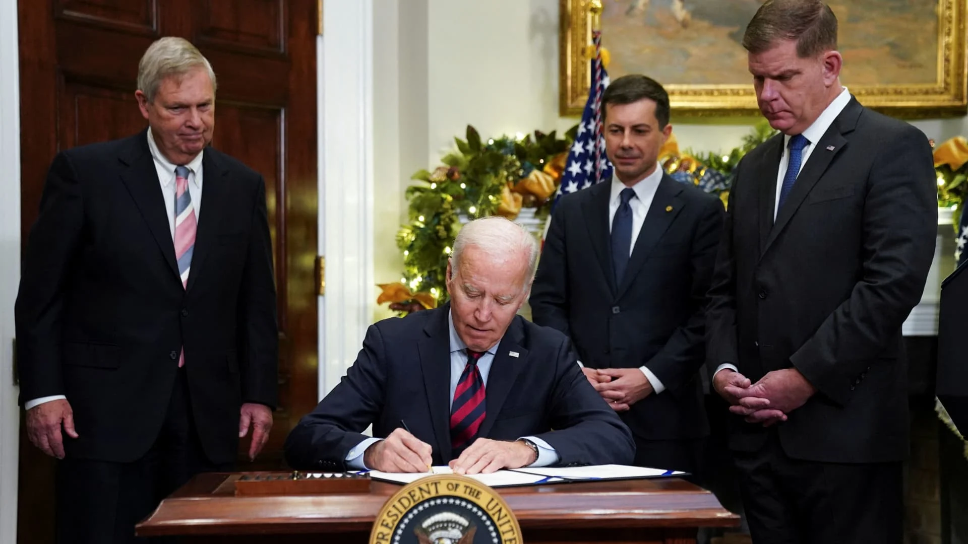 Biden signs bill to avert railroad workers' strikes despite lack of paid sick leave
