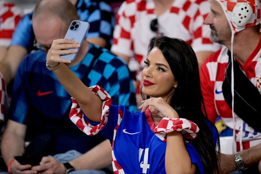 The World Cup's "sexiest fan" was spotted with Drake, Jamie Foxx, in Miami
