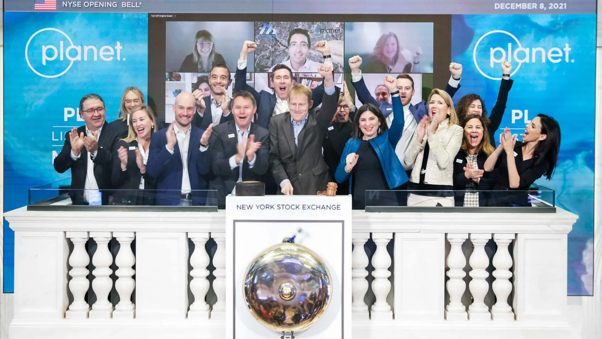 Record quarterly revenues crown a strong year