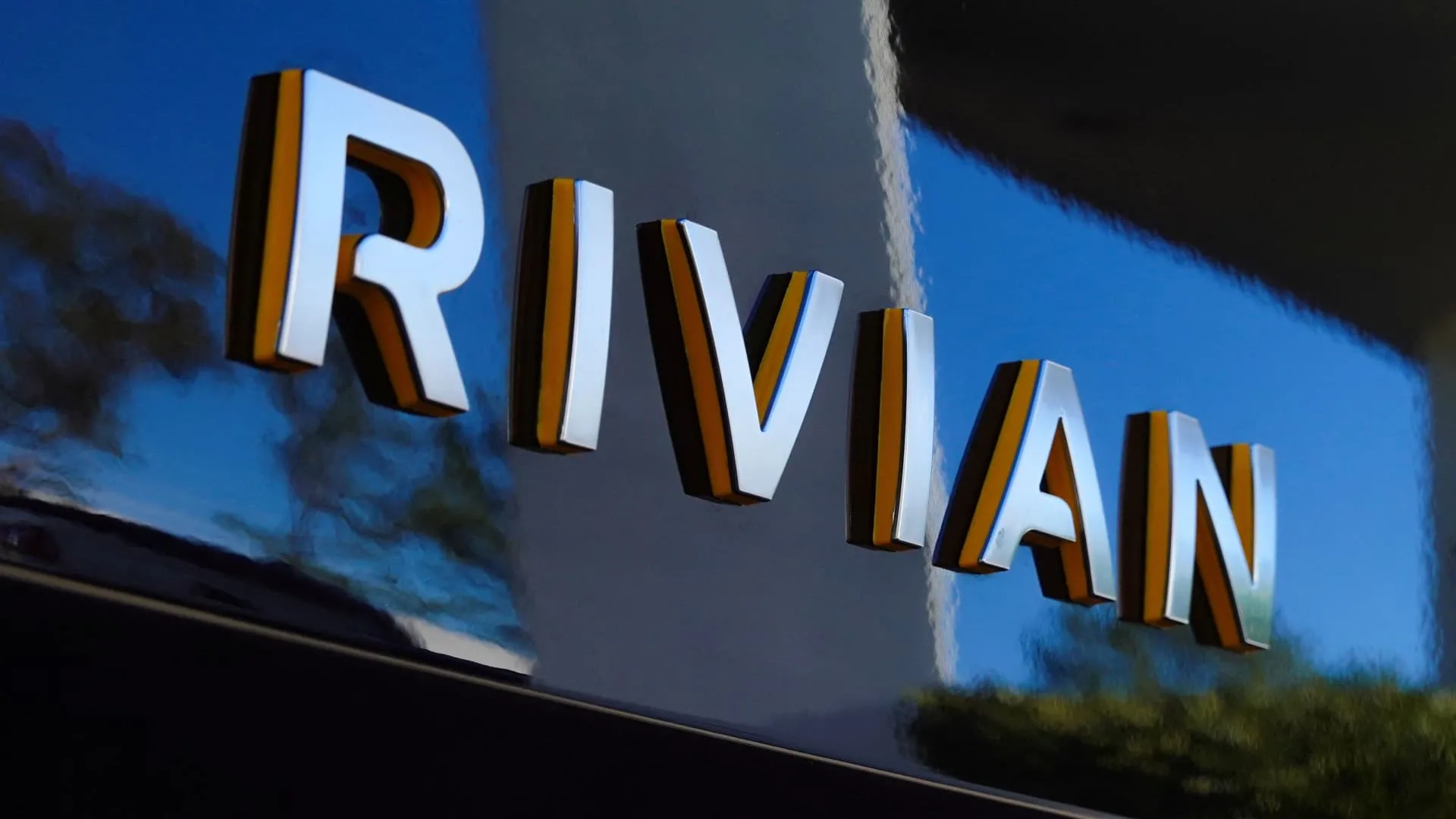 Rivian raises $1.3 billion amid concerns about EV demand