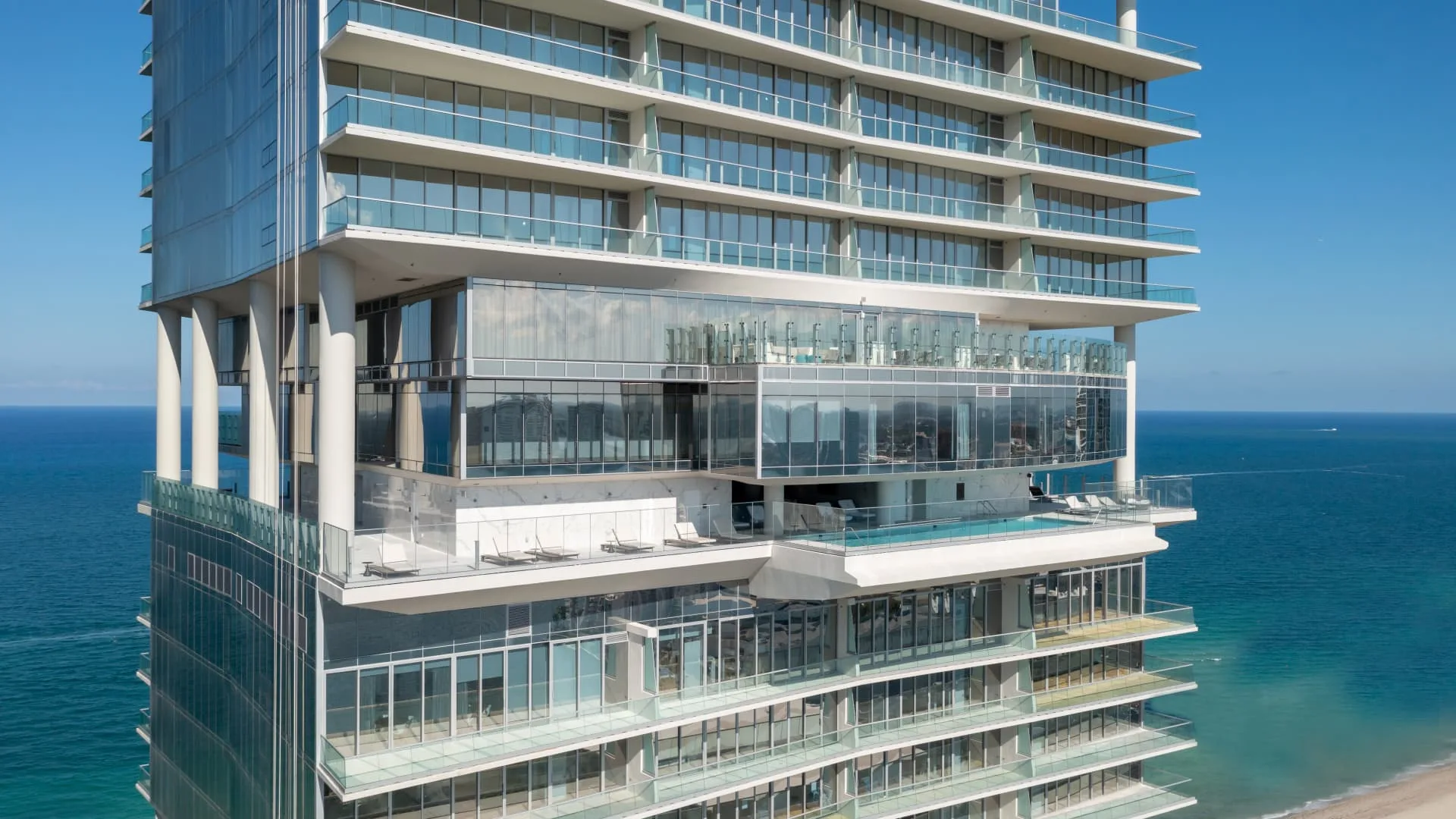 In einer 22,5-Millionen-Dollar-Eigentumswohnung in Miami mit wahnsinnigen Luxusannehmlichkeiten