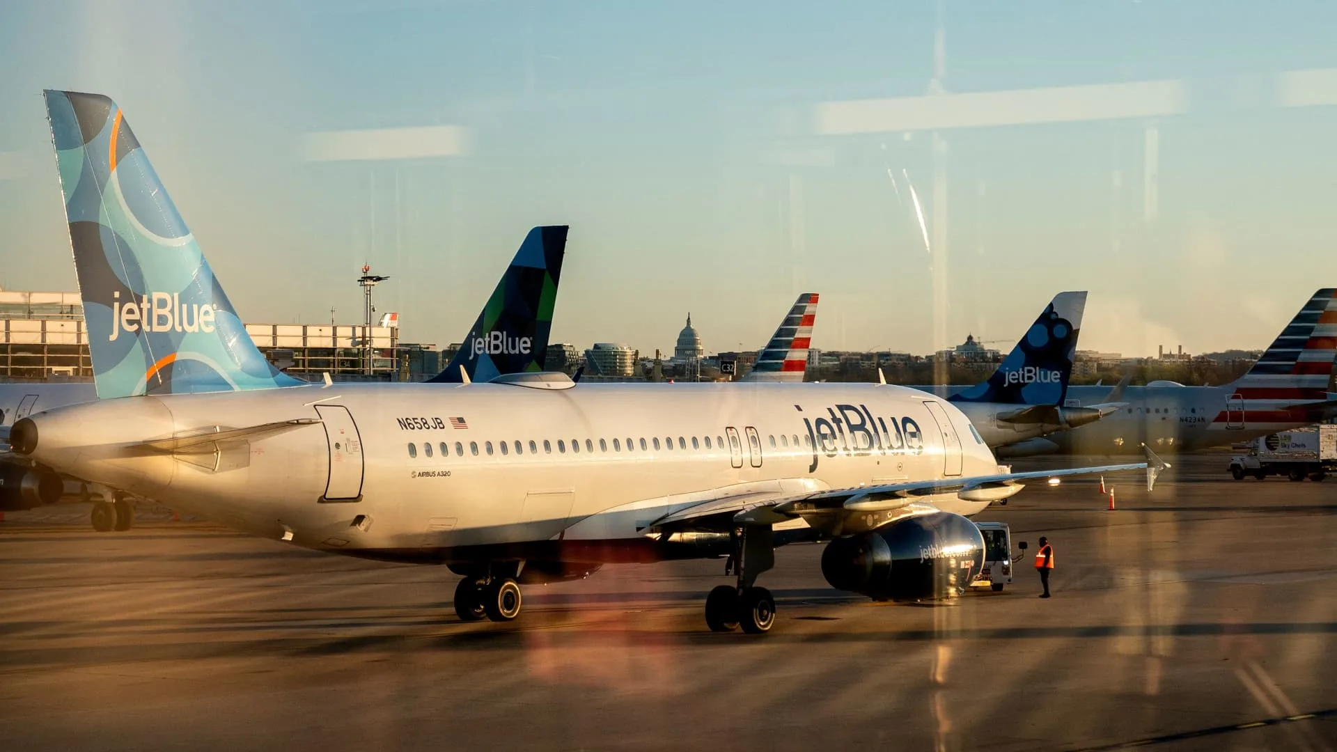 Airline stocks slide despite CEOs' optimistic demand outlook