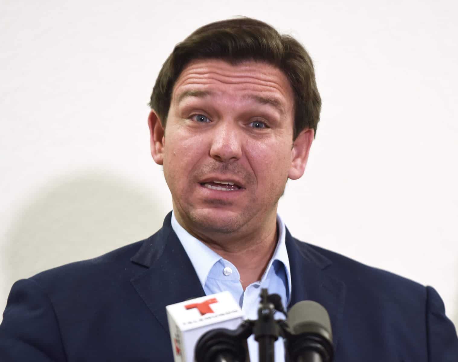 DeSantis annoys workers by consuming chocolate pudding along with his fingers 1 DeSantis annoys employees by eating chocolate pudding with his fingers