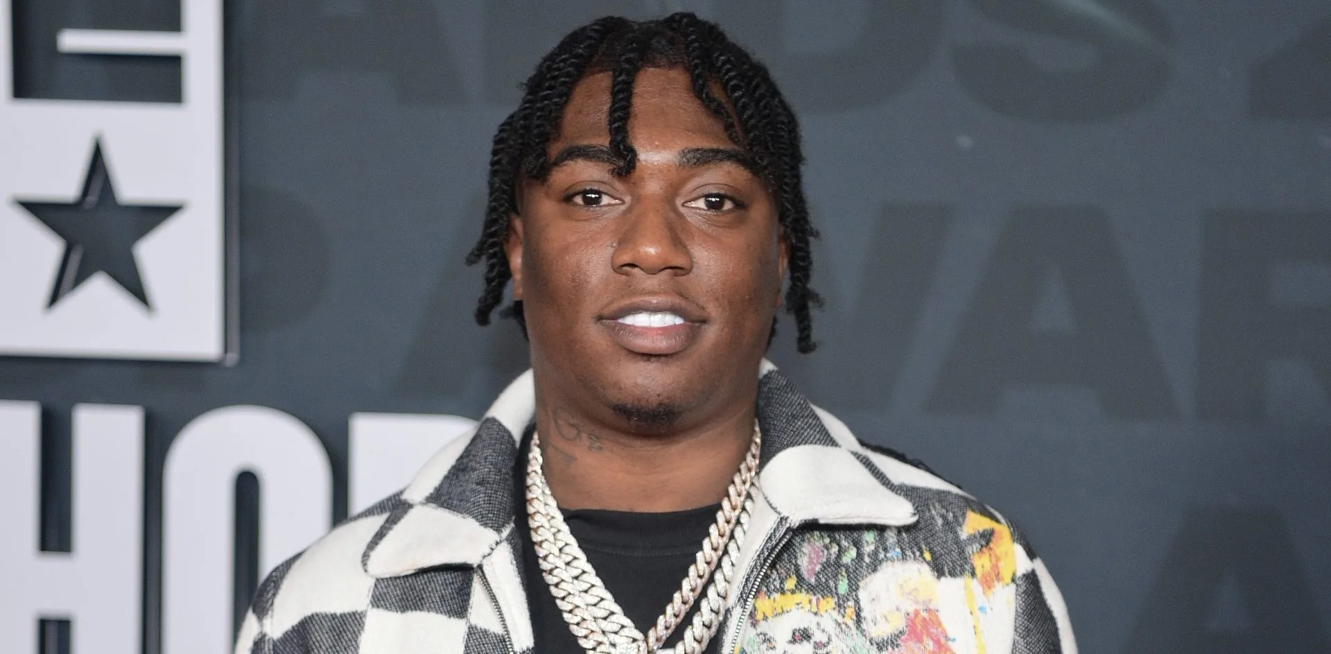 Fredo Bang speculated to be in a polyamorous relationship