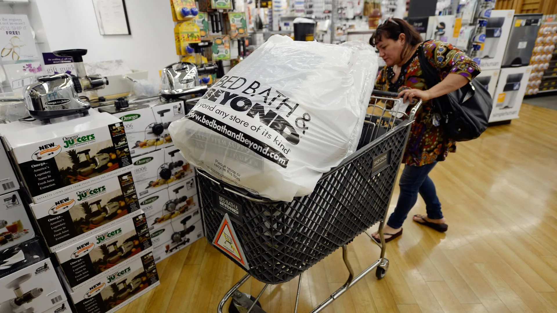 Bed Bath & Beyond faces bankruptcy and gets help with goods
