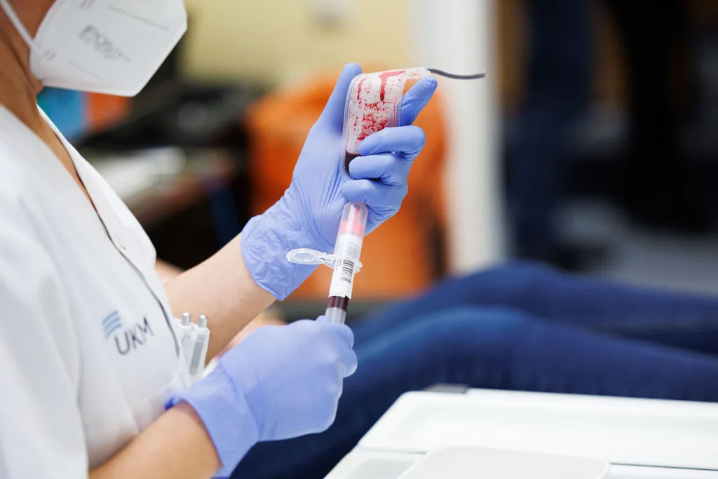 FDA lifts blood donation ban on gay and bisexual men