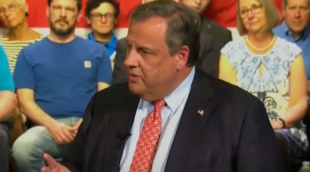 Chris Christie slams Trump in presidential campaign announcement